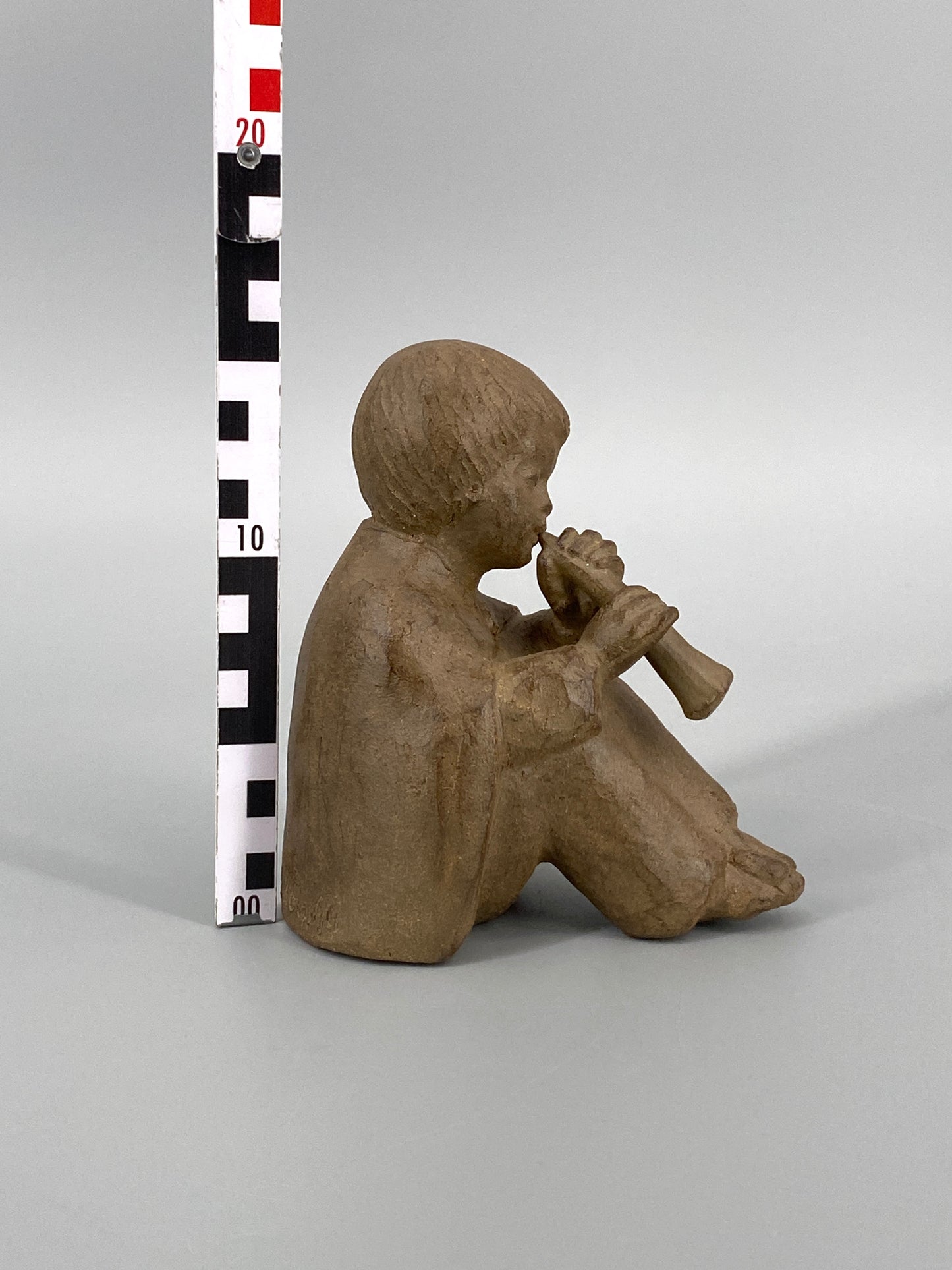 Studiokeramikfigur "Flötenspieler" von Helmut Bourger