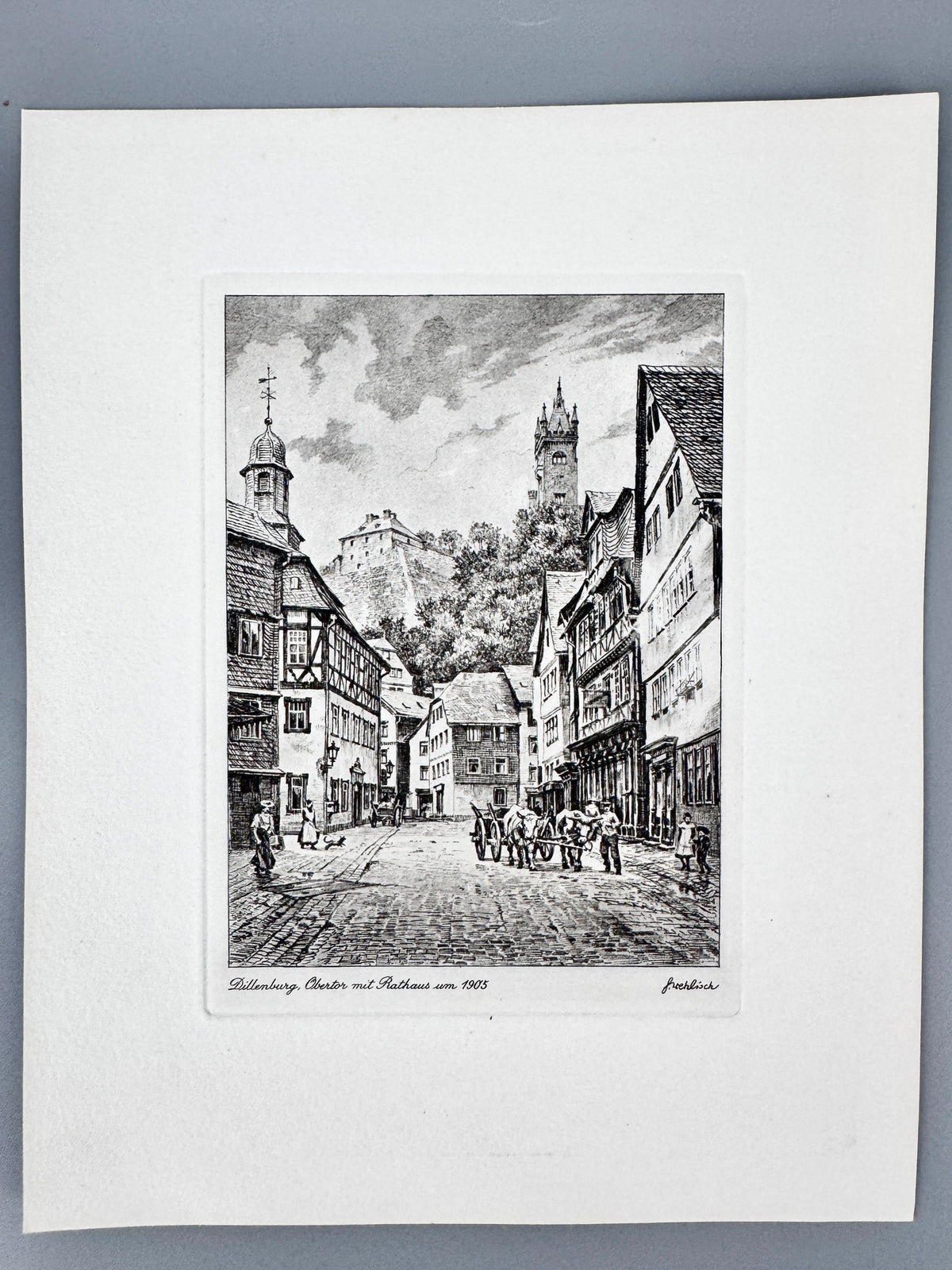 Obertor mit Rathaus, Dillenburg. Historische Radierung von Heinz Wehlisch