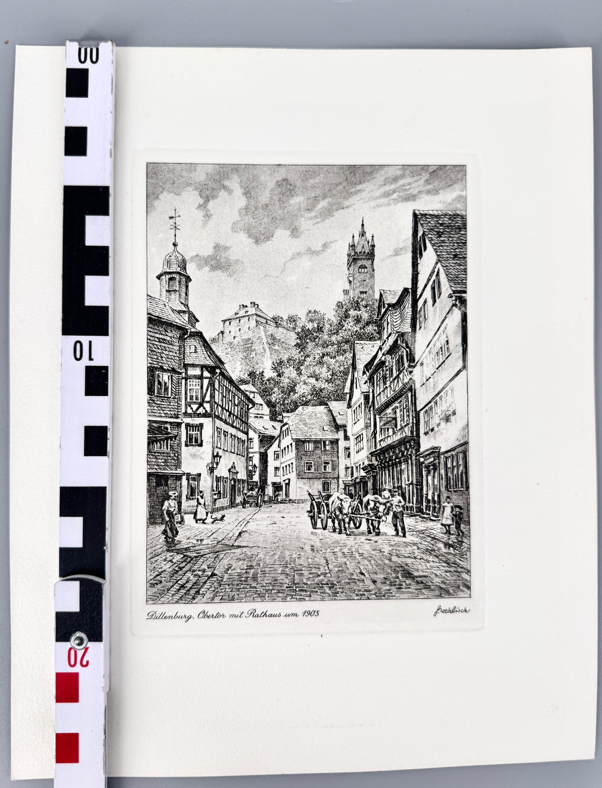 Obertor mit Rathaus, Dillenburg. Historische Radierung von Heinz Wehlisch