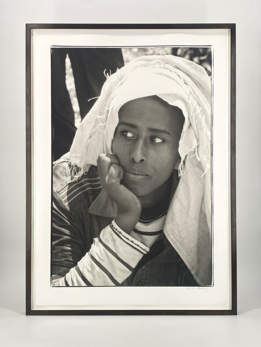 Porträtfoto aus Afrika von Friedericke von Stackelberg in Objektrahmen mit Museumsglas, 2014