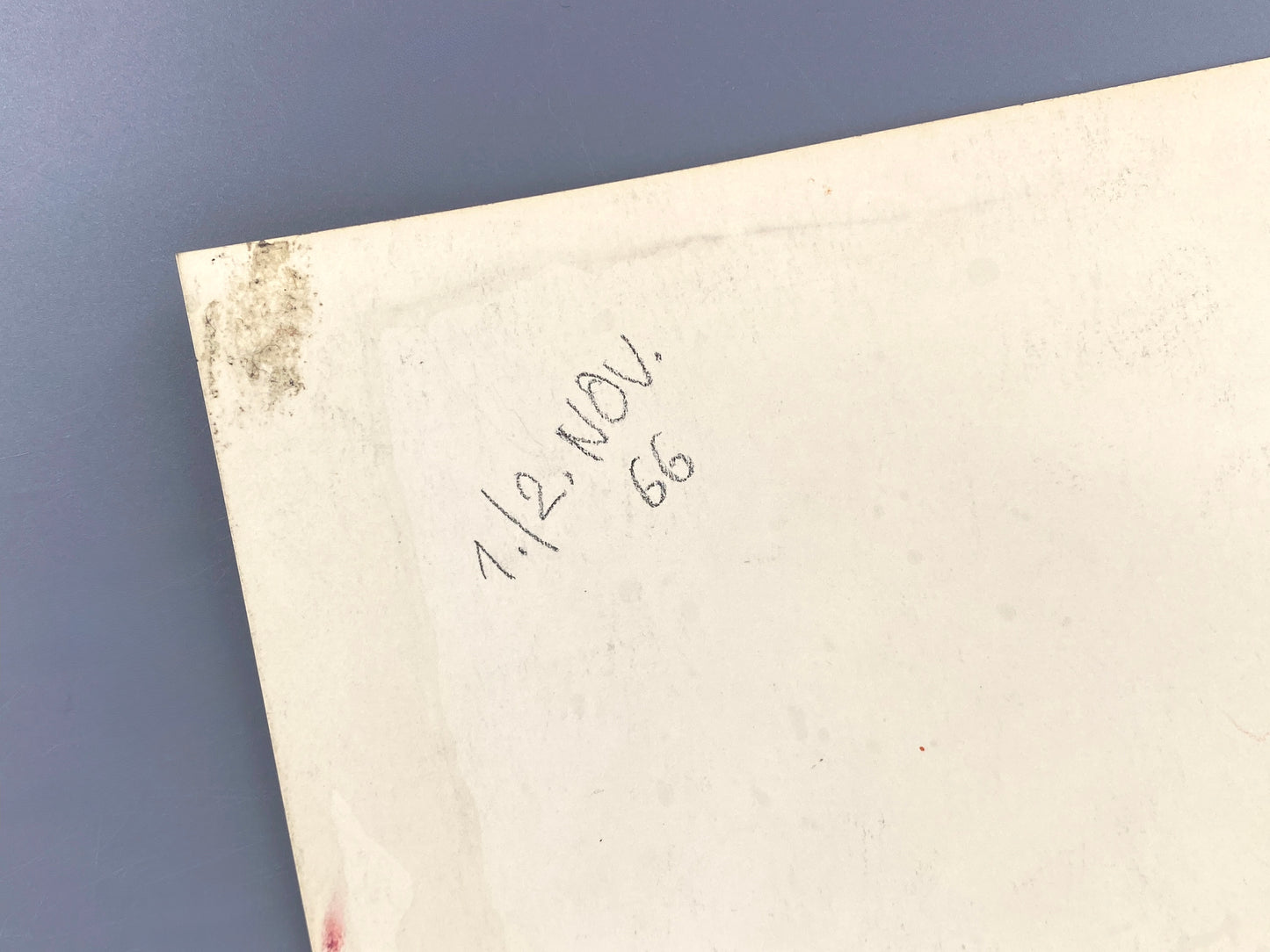 Expressives Ölkreide-Gemälde auf Papier von Schoeller Turm mit einer Signatur von Behrens, 1966