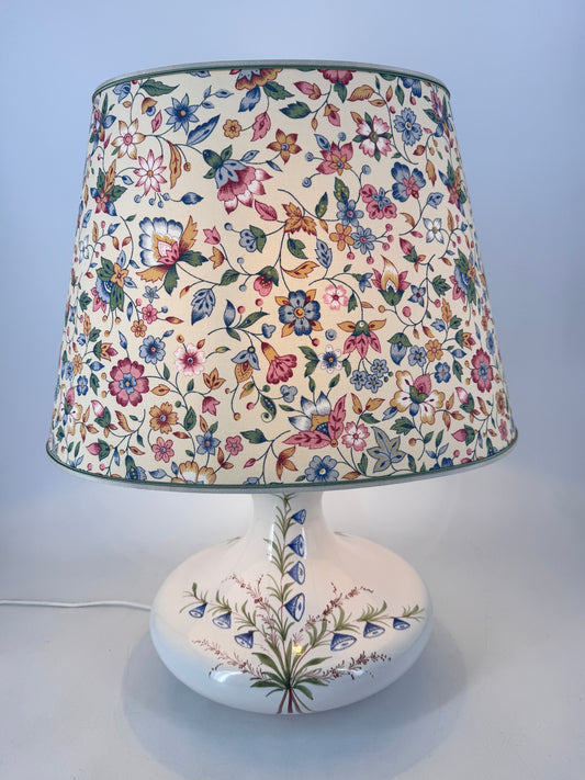 VINTAGE KERAMIK TISCHLAMPE MIT FLORALEM STOFFSCHIRM IN LANDHAUS/BOHO STIL
