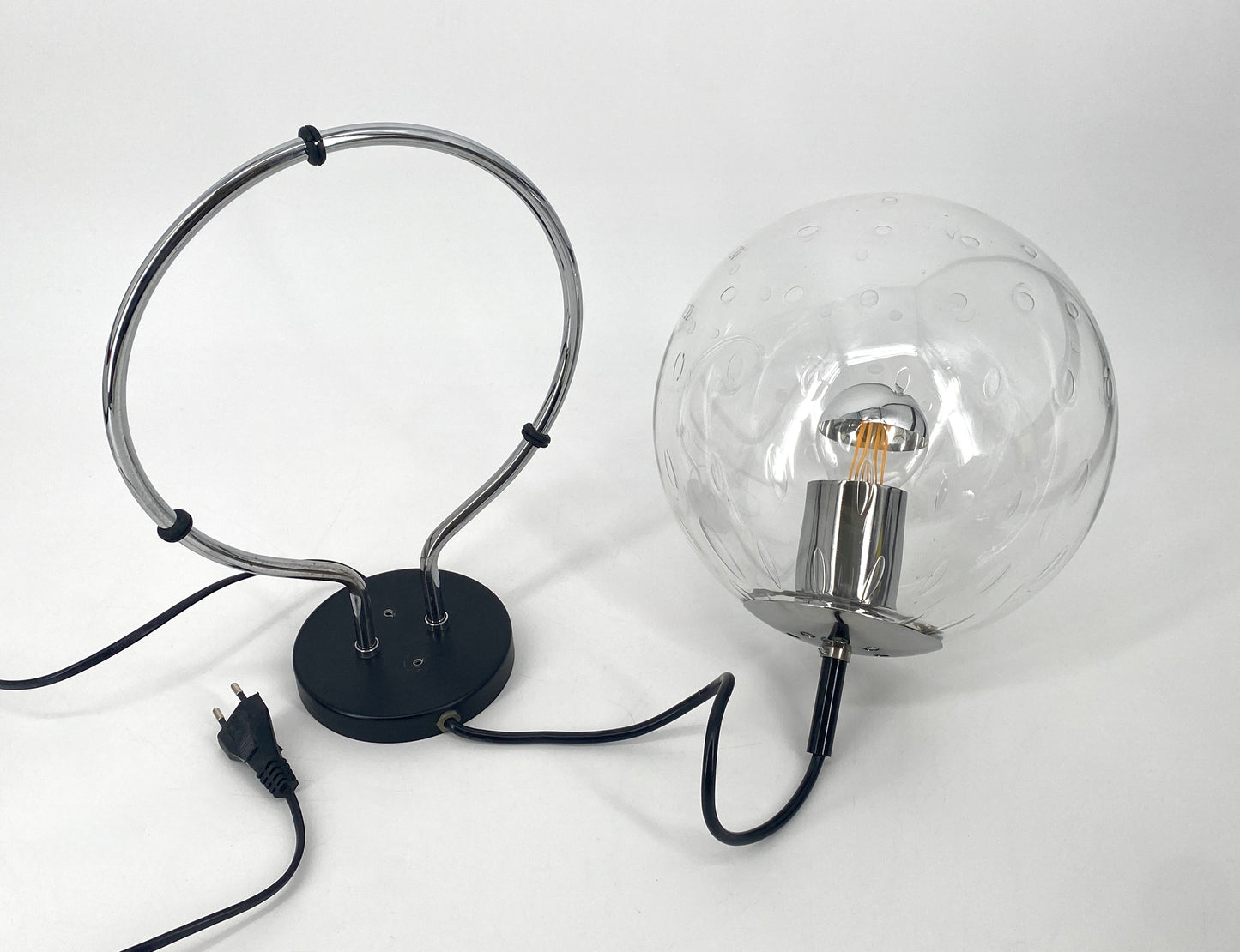 Wandlampe "Raindrop C1725" von RAAK mit Glaskugel, Niederlande 1970er