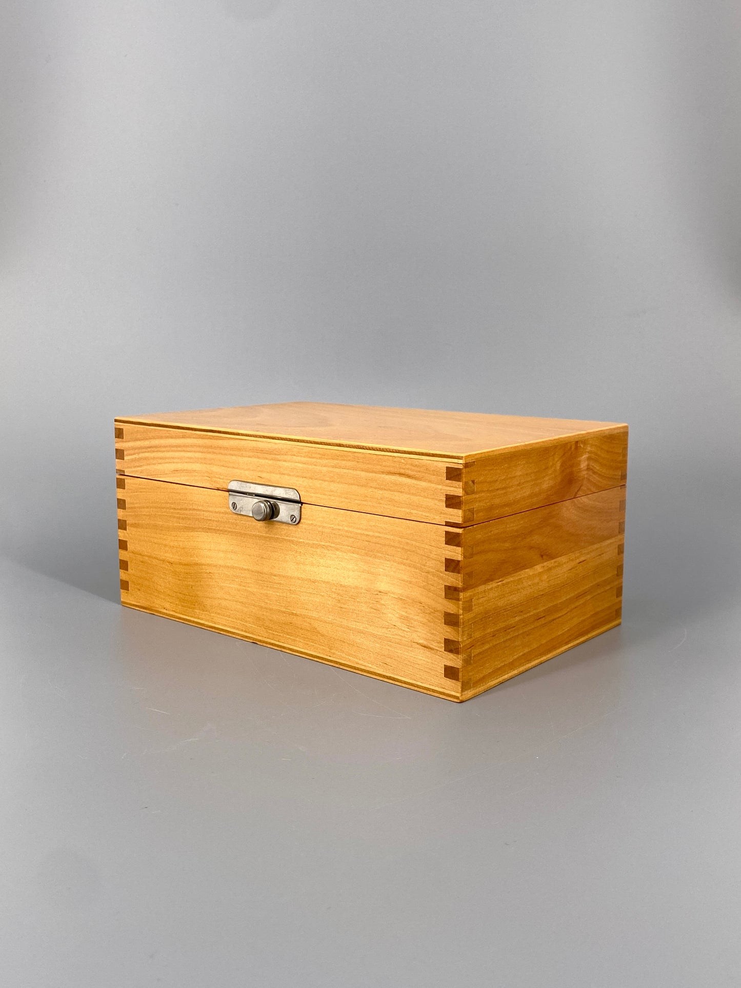 Vintage Holzkiste zur Aufbewahrung, Fingerzinken-Verbindung an den Ecken