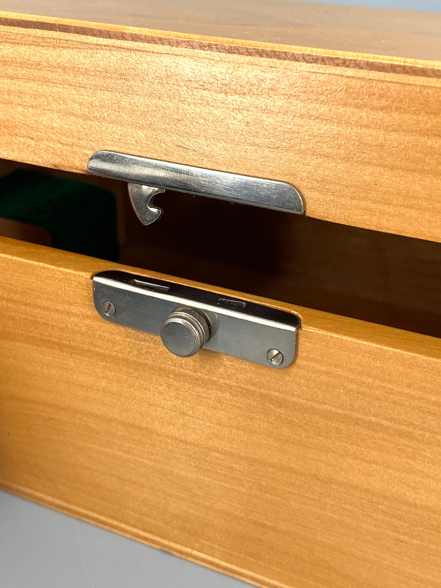 Vintage Holzkiste zur Aufbewahrung, Fingerzinken-Verbindung an den Ecken