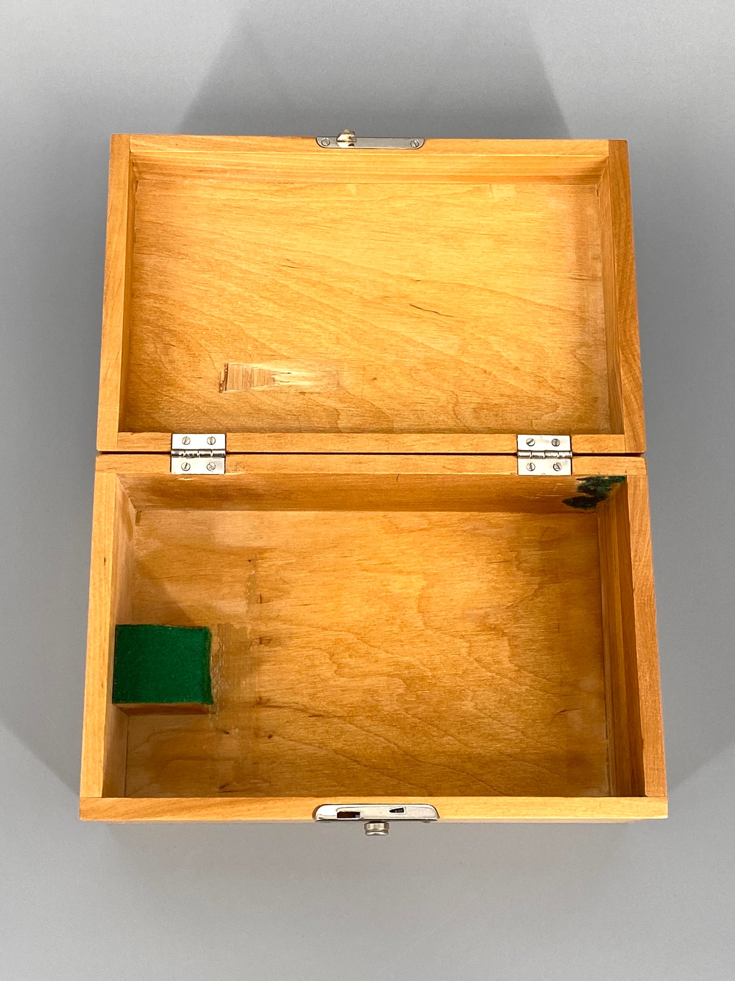 Vintage Holzkiste zur Aufbewahrung, Fingerzinken-Verbindung an den Ecken