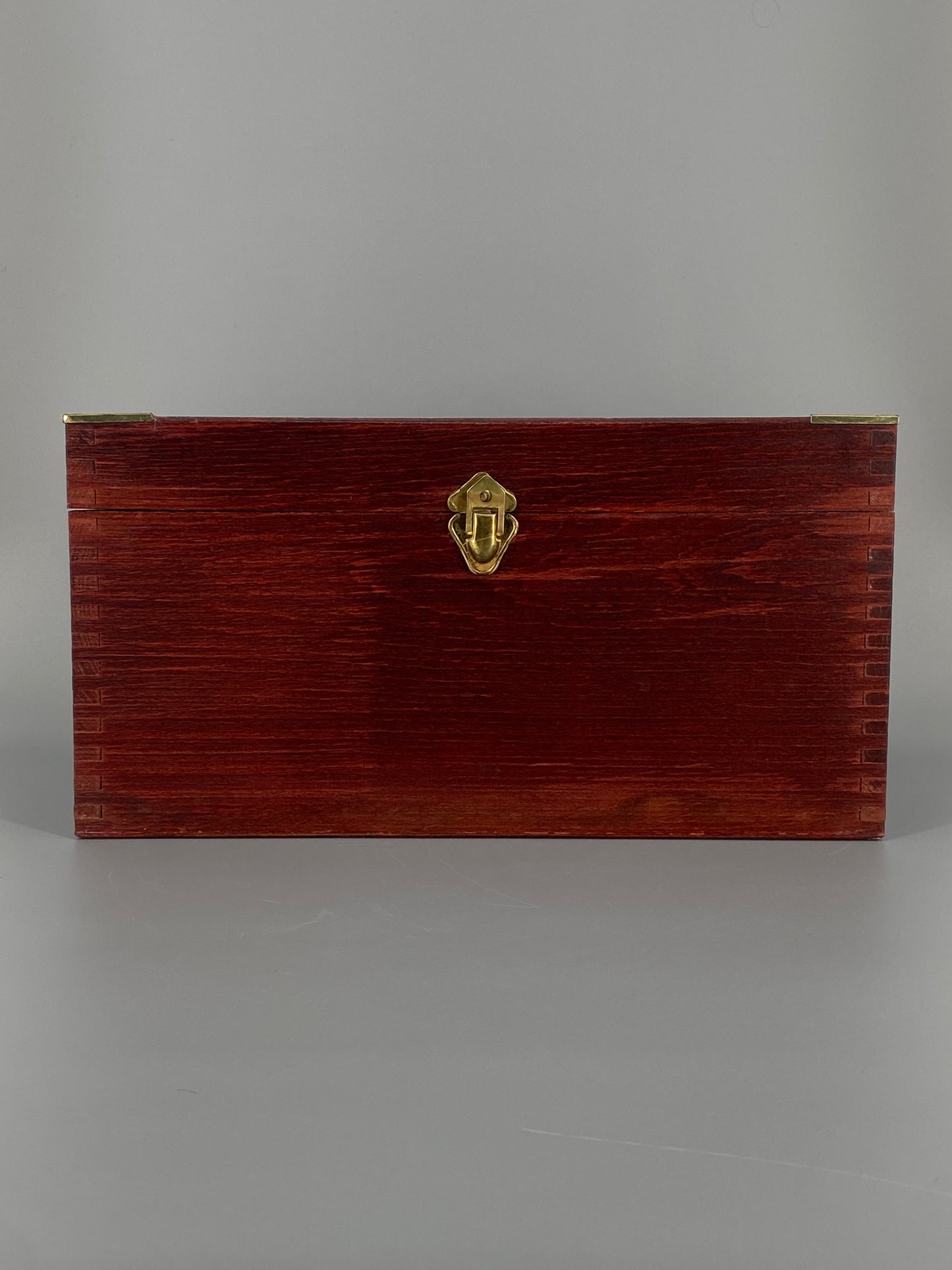 Holzbox als Schuhputzkasten von Collonil Interpolish, Kiste in rot