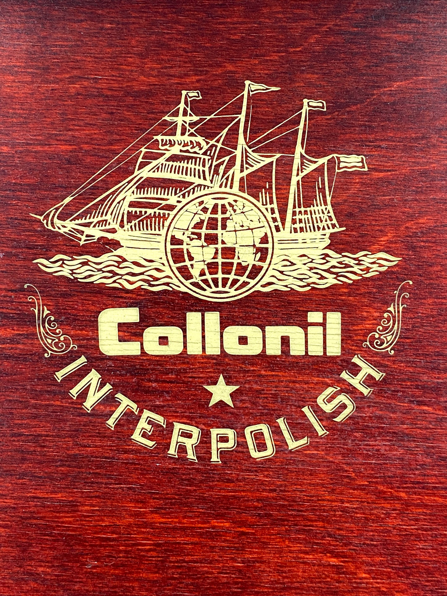 Holzbox als Schuhputzkasten von Collonil Interpolish, Kiste in rot