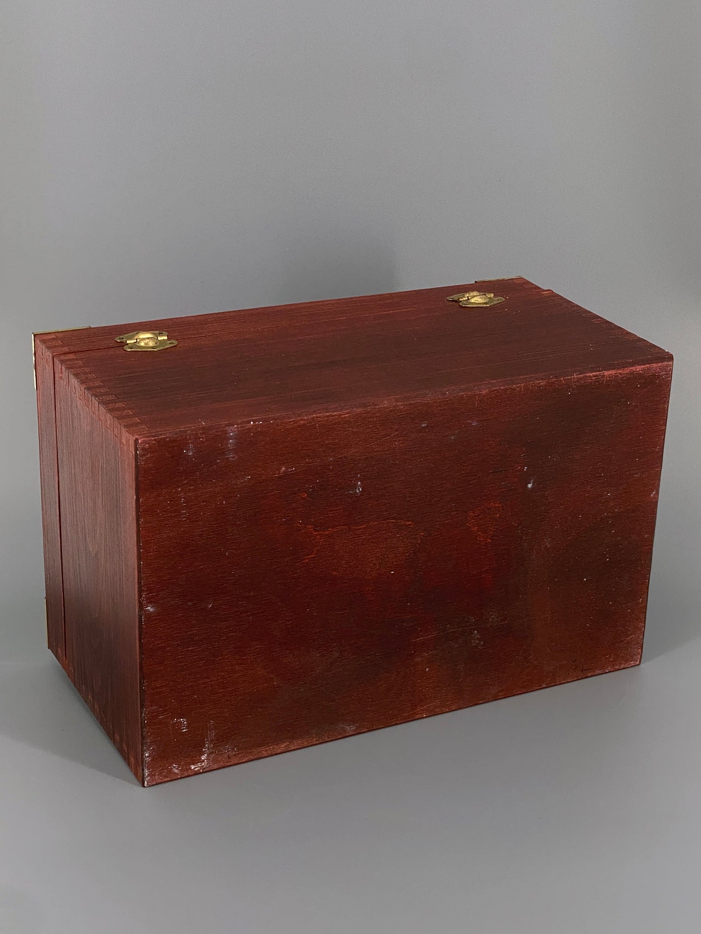 Holzbox als Schuhputzkasten von Collonil Interpolish, Kiste in rot