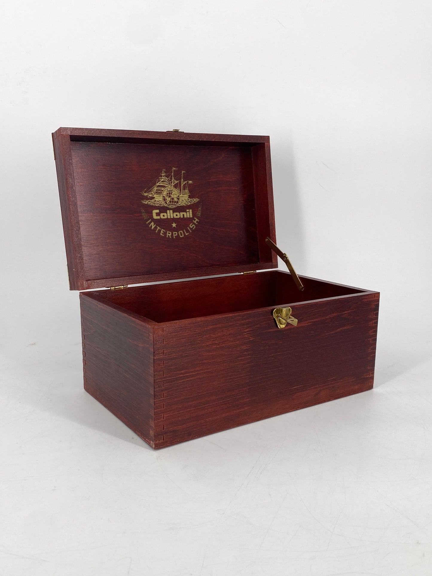 Holzbox als Schuhputzkasten von Collonil Interpolish, Kiste in rot