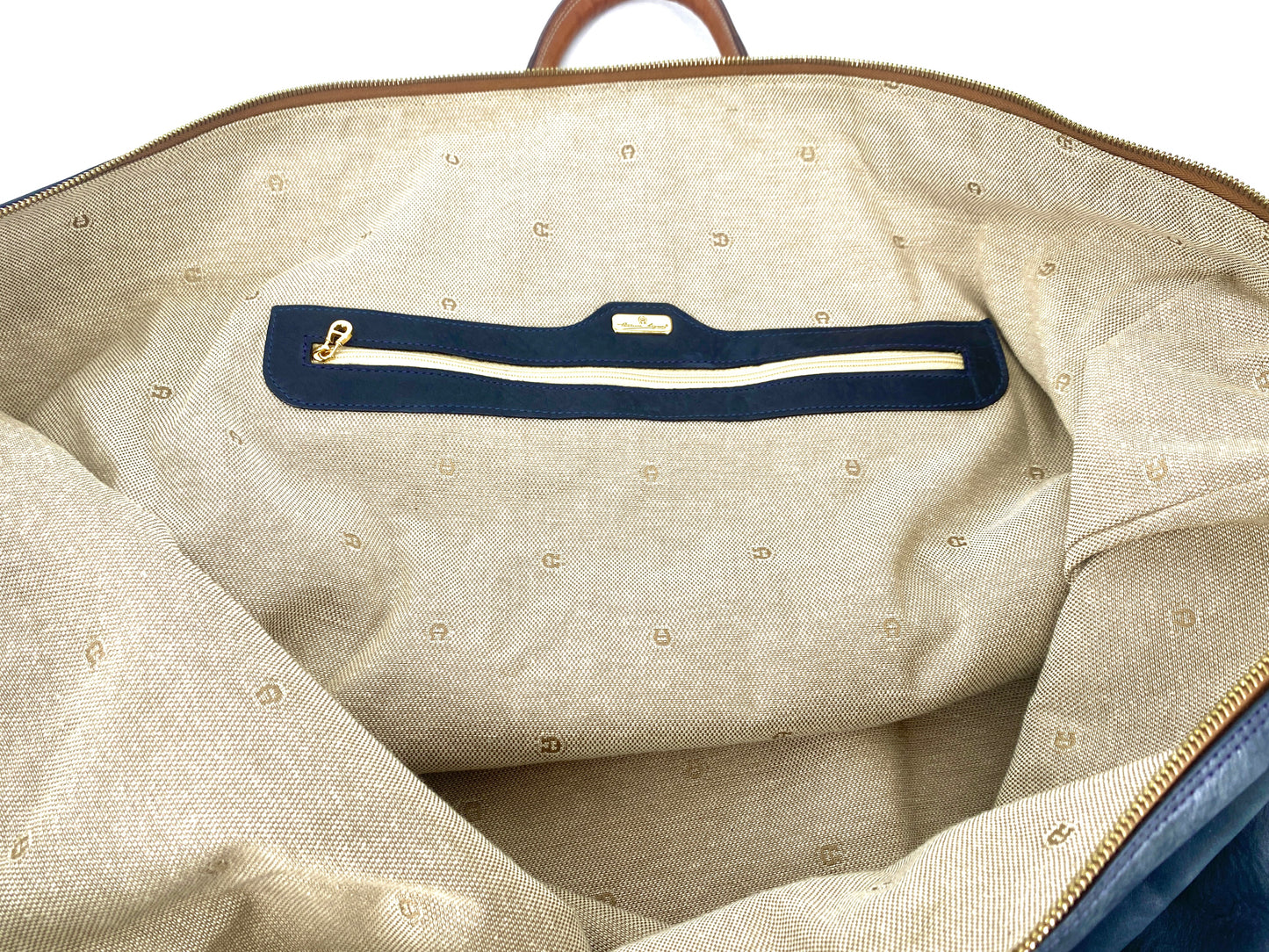 Aigner Vintage Trage Reisetasche Weekender, konvertiertbar. Im Staubbeutel