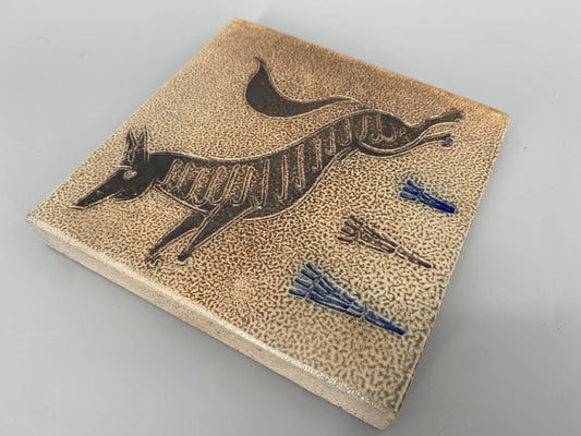 Glasierte Keramikkachel des Bildhauers Wim Mühlendyck, Deutschland