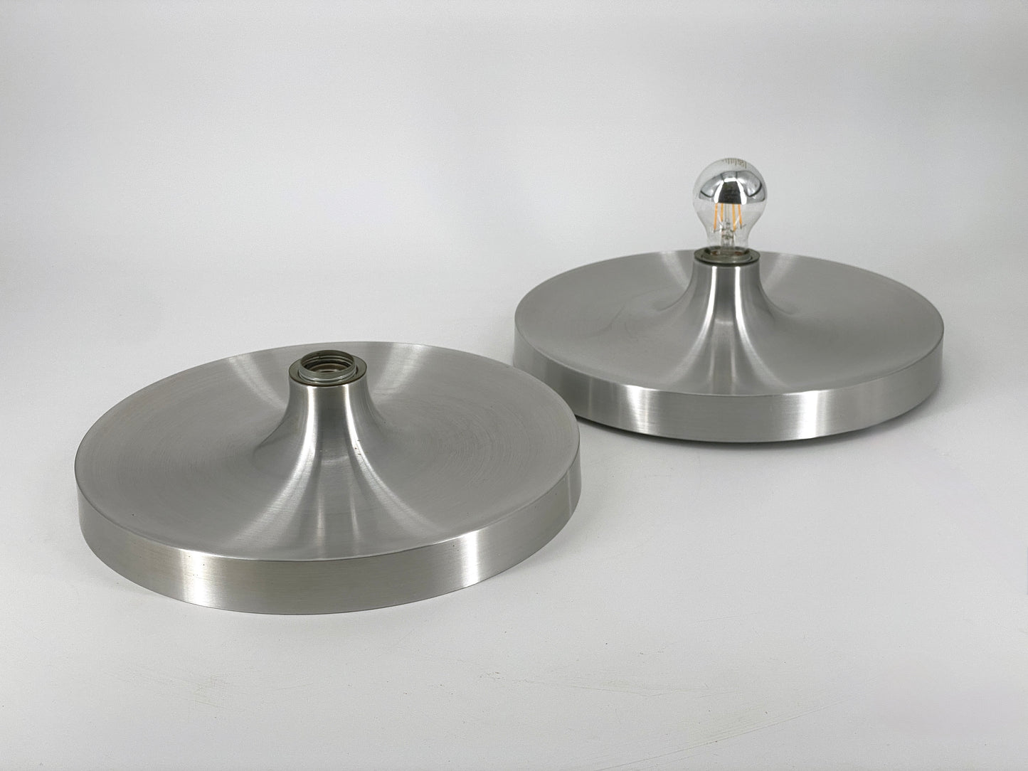 Space Age Diskus Wandlampe in Silber von Honsel, 60er