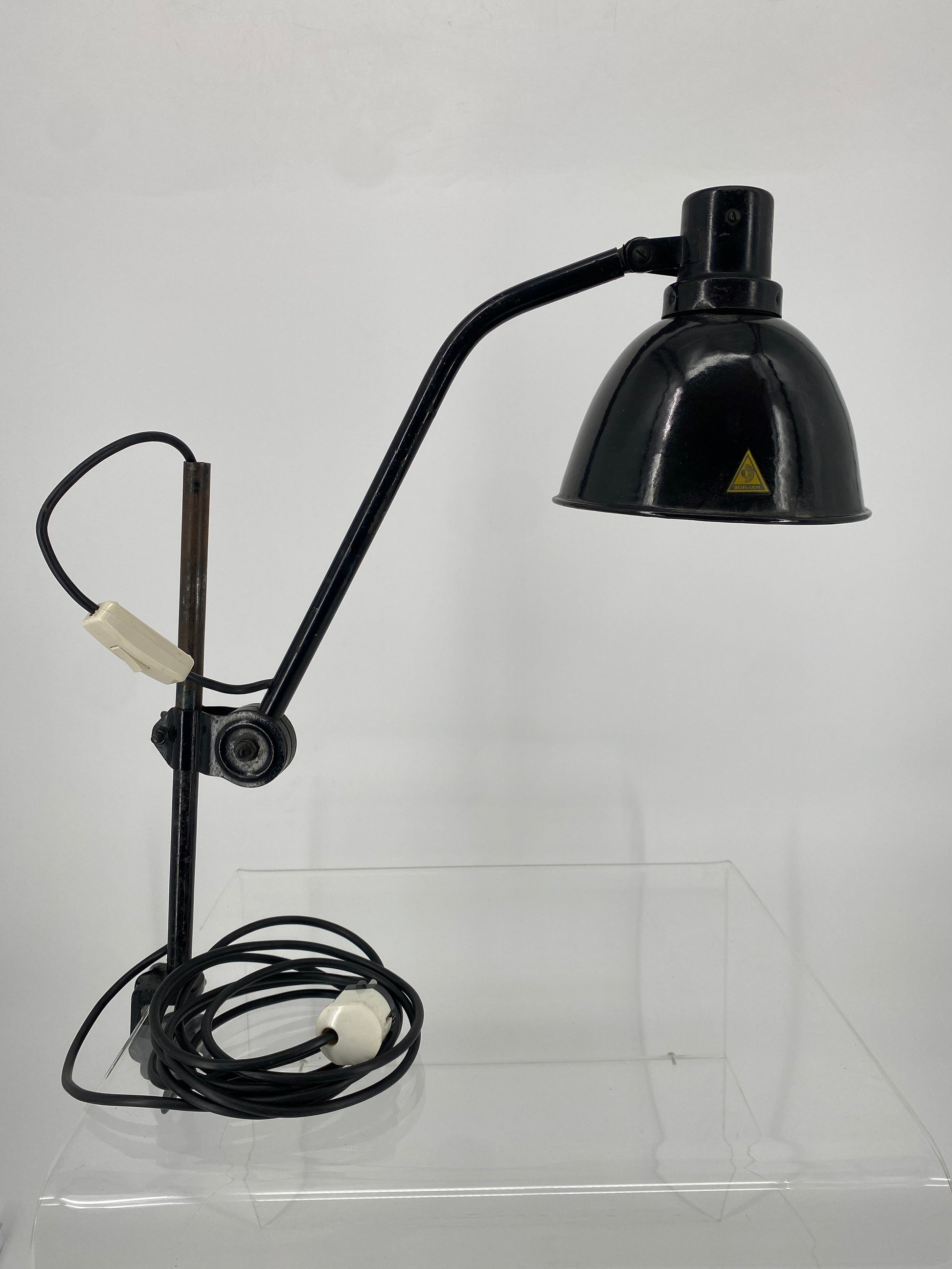 bauhaus fahrradbeleuchtung Bauhaus Werkstattlampe von BESEG Licht, Berlin um 1930 – Design54