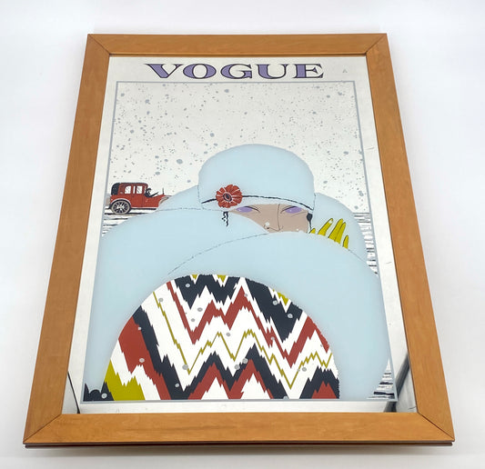 Spiegel mit dem klassischen Coverbild der Vogue Ausgabe von Februar 1919
