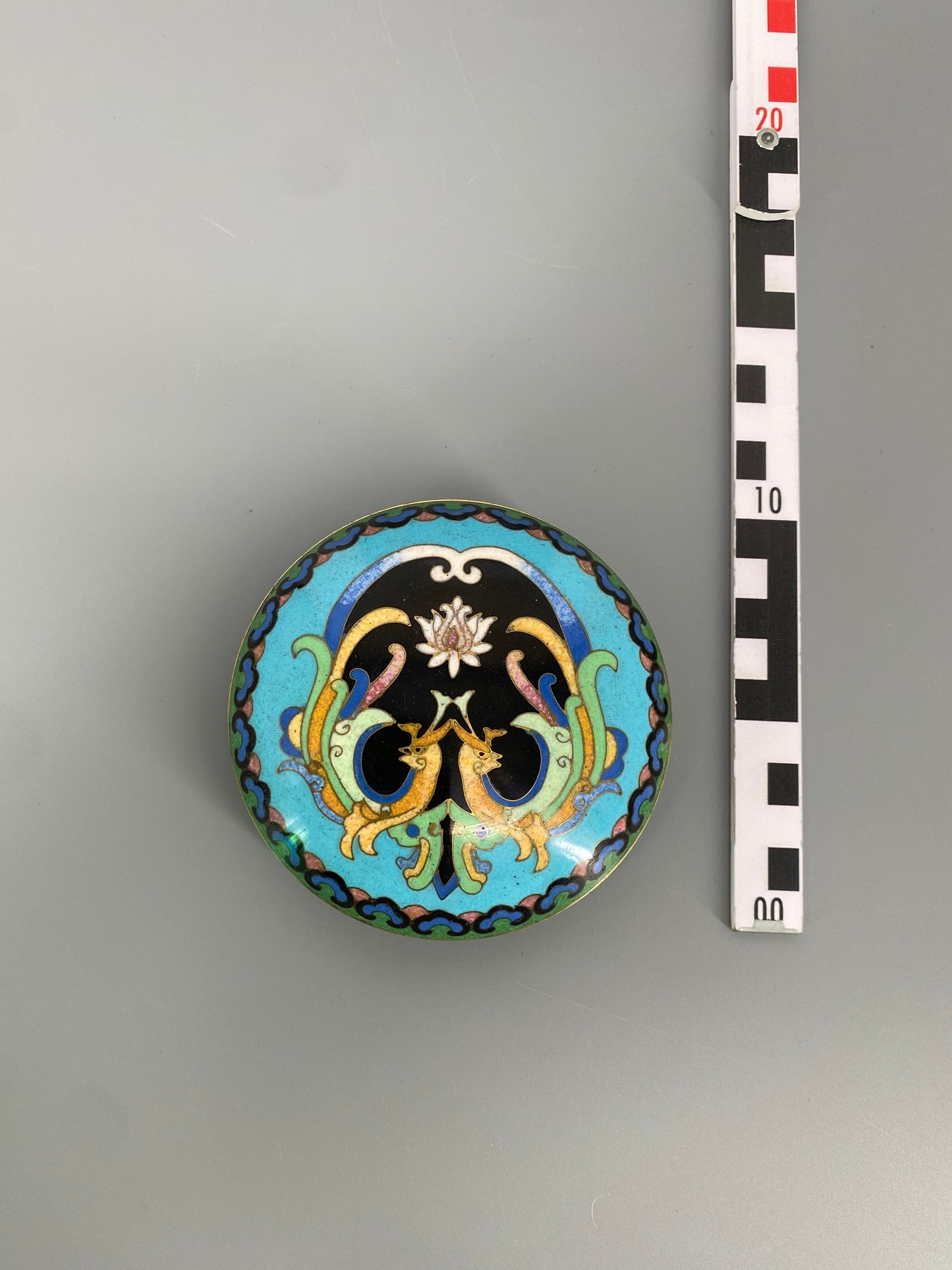 Cloisonné Döschen aus Messing, China, 19 Jh.