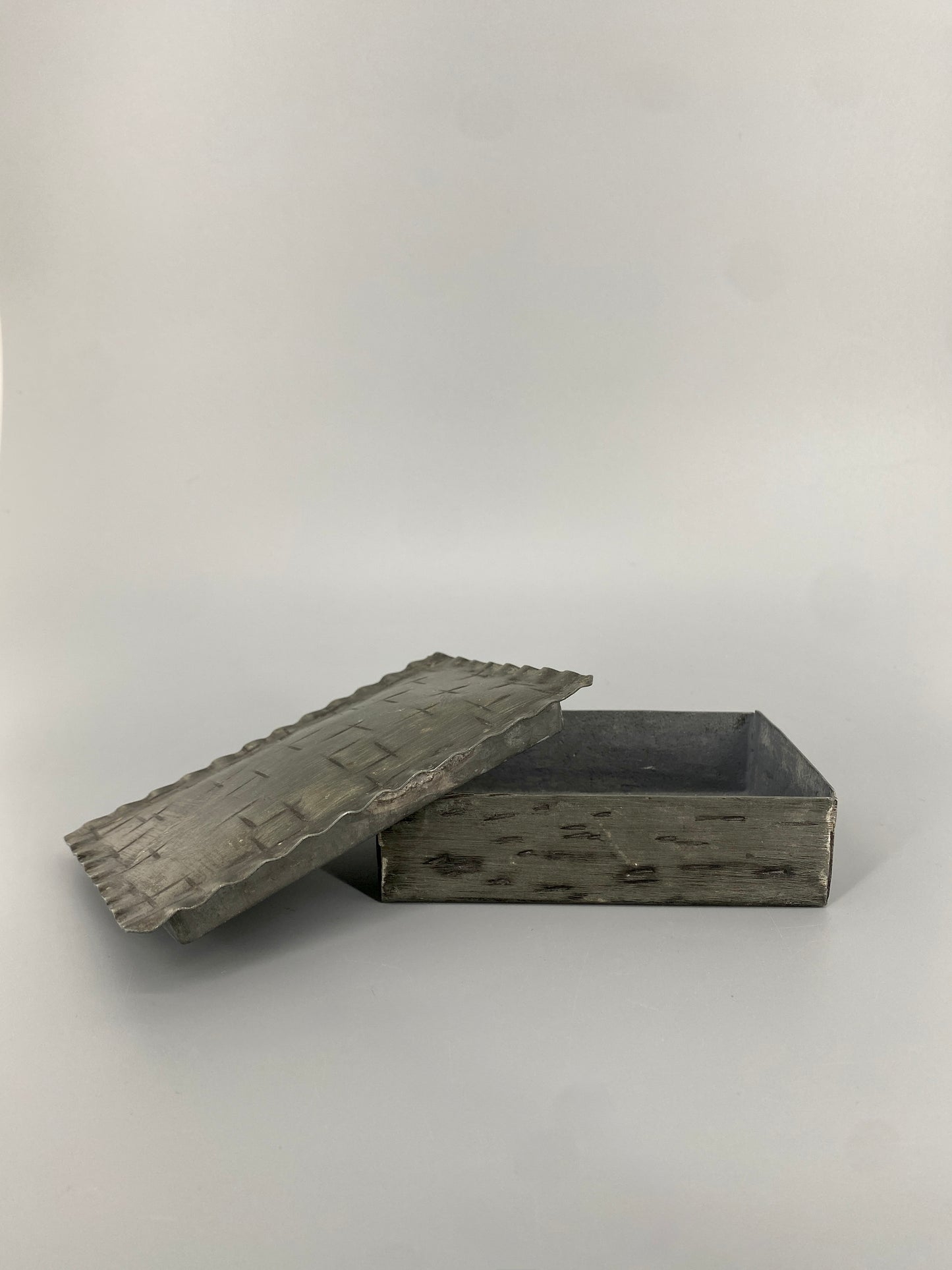 Handgefertigte Dose aus Zinn