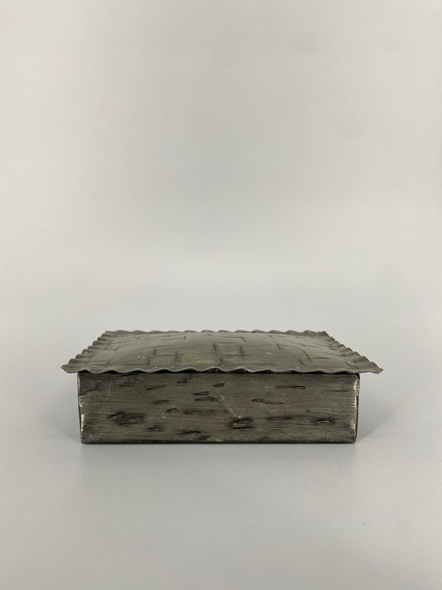 Handgefertigte Dose aus Zinn