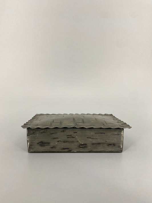 Handgefertigte Dose aus Zinn