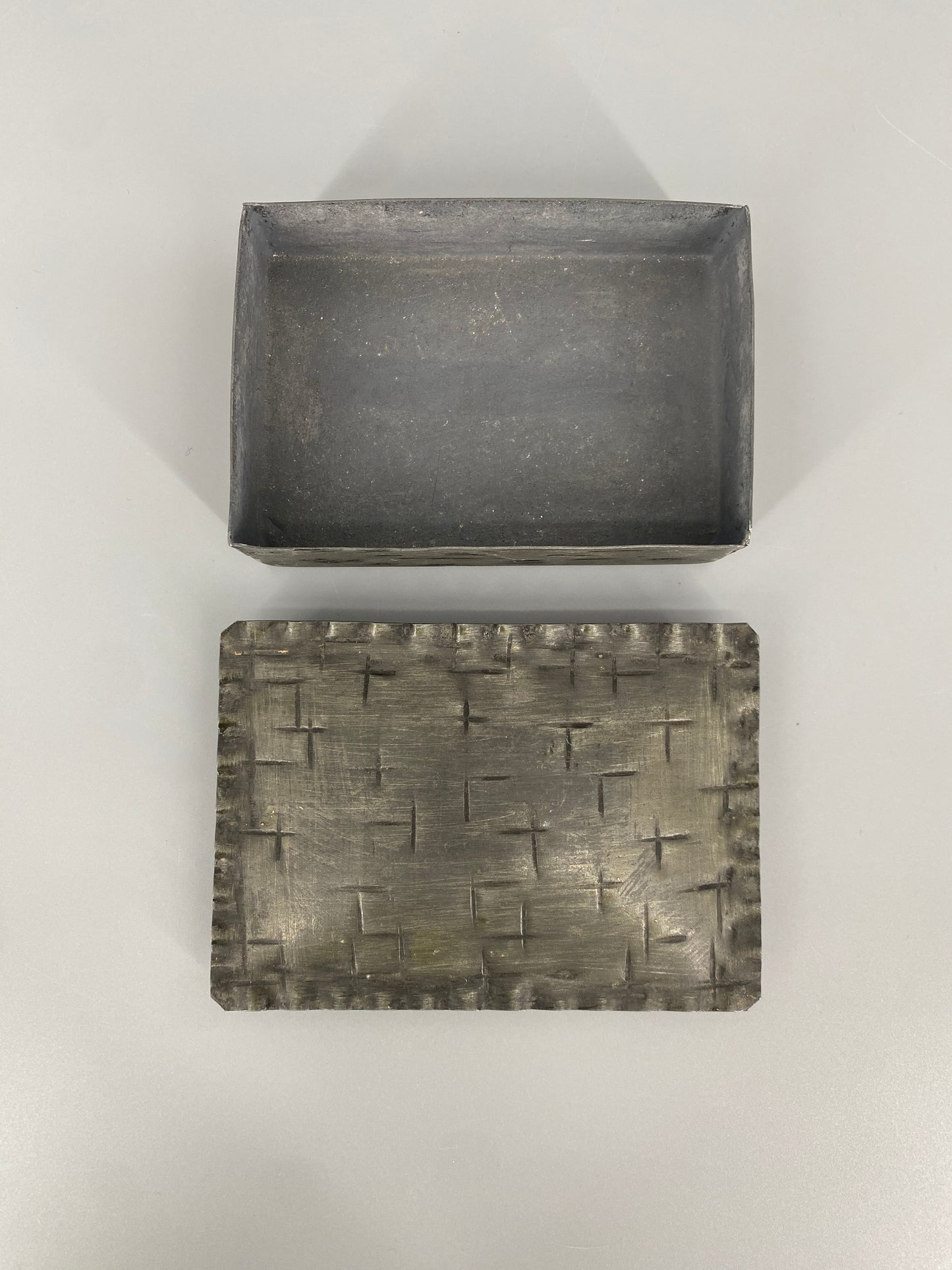 Handgefertigte Dose aus Zinn