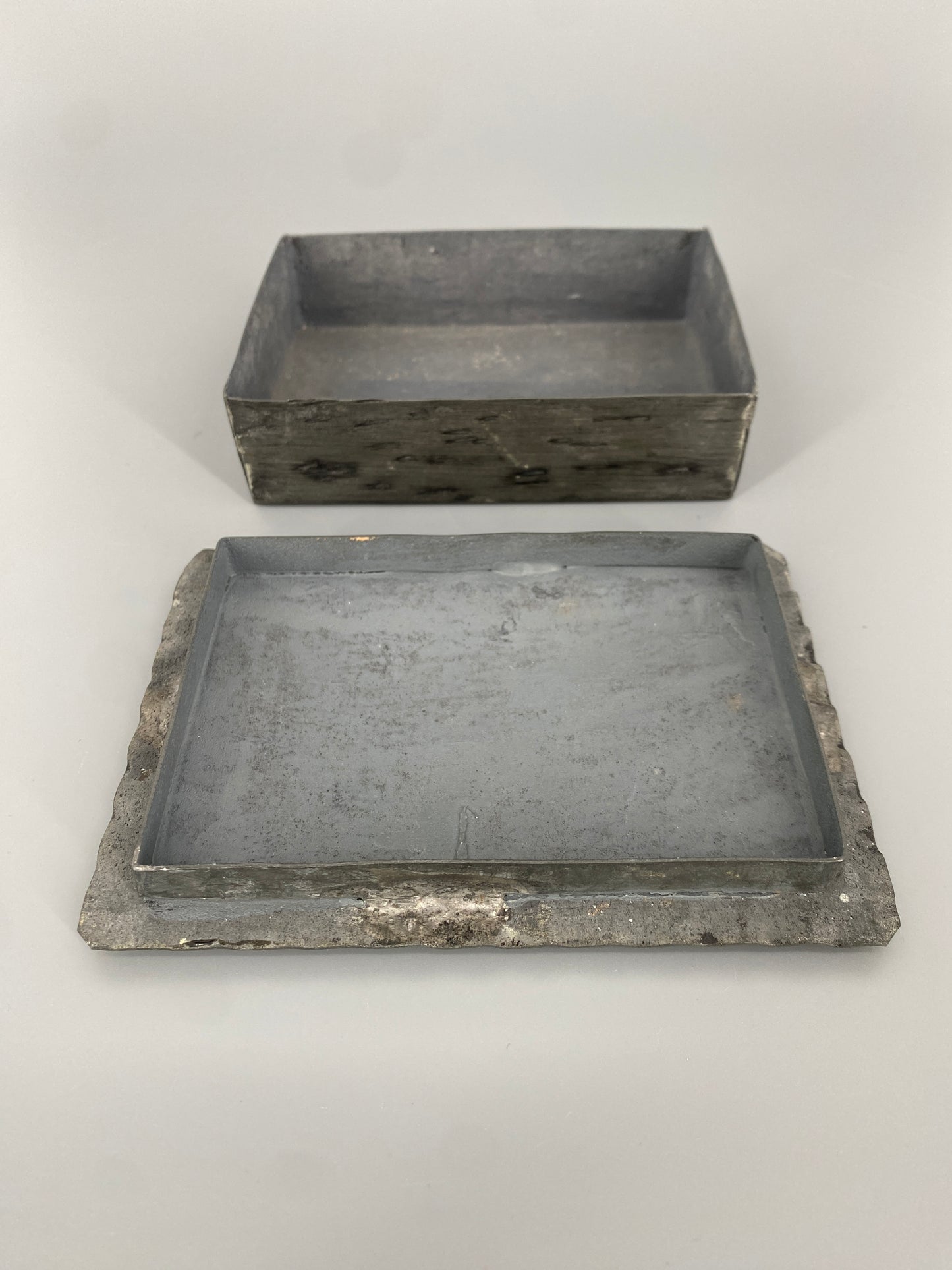 Handgefertigte Dose aus Zinn