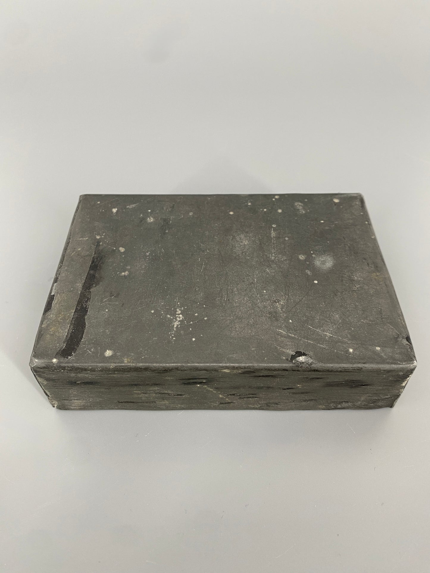 Handgefertigte Dose aus Zinn