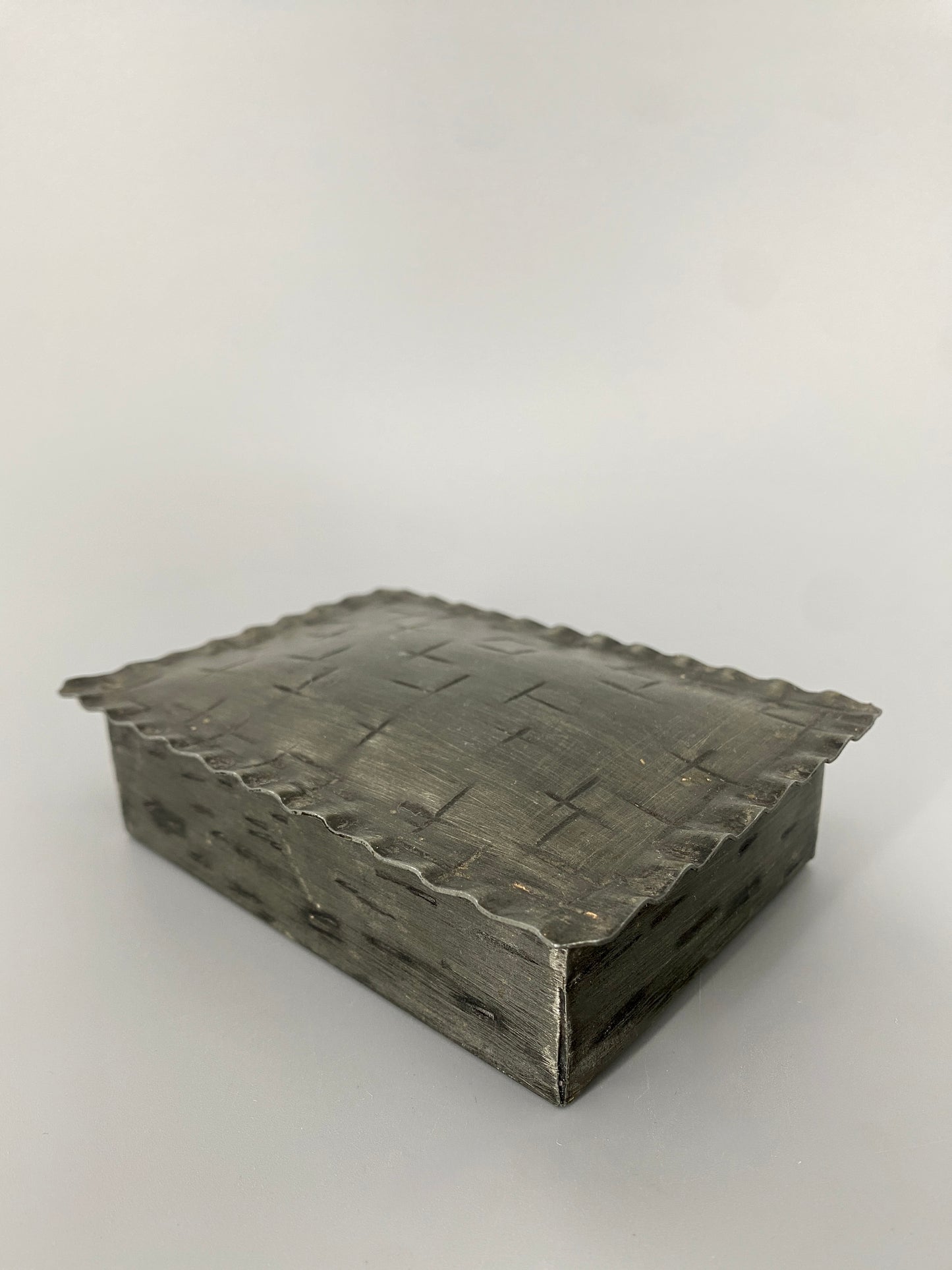 Handgefertigte Dose aus Zinn