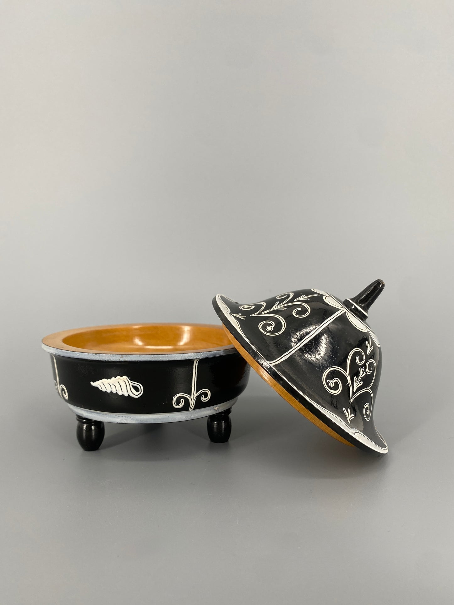 Konvolut aus handbemalten Holzdöschen, 19-20. Jh.