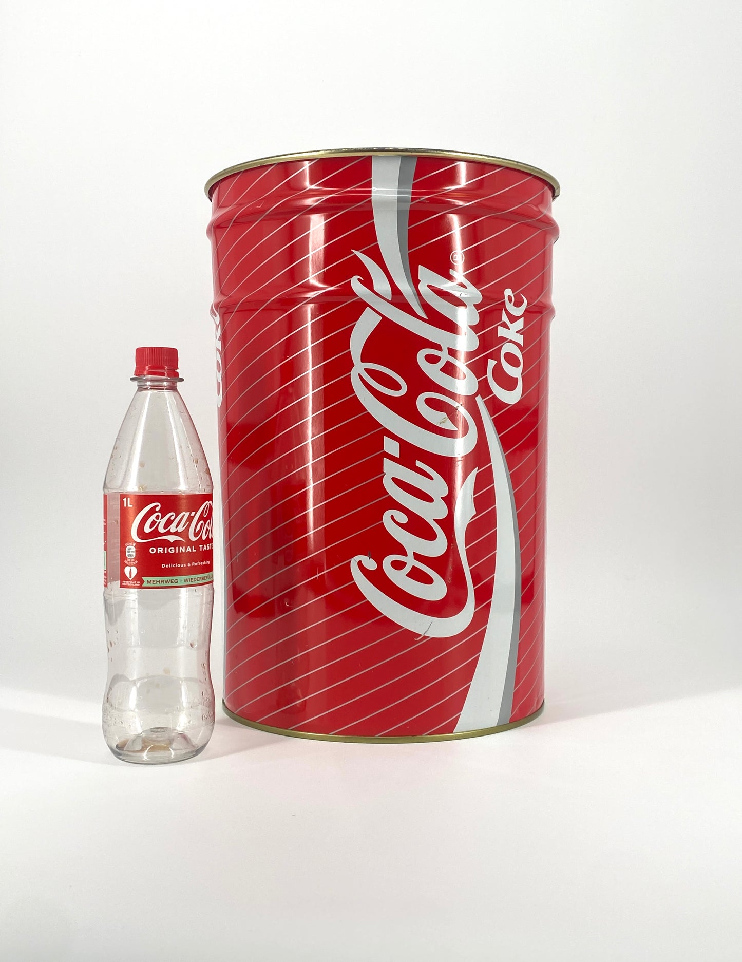 Eimer in Form von einer Coca Cola Dose, ursprünglich Sitzhocker, 90er