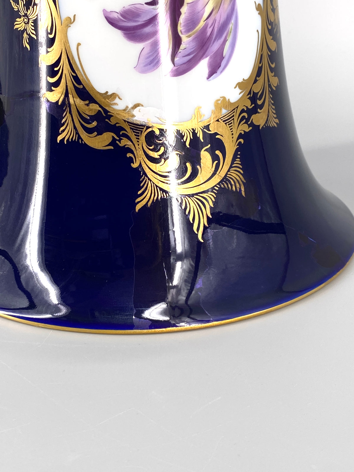 große kobaltblaue Meissen Vase aus Porzellan mit Blumenbouquet, 20. Jhd