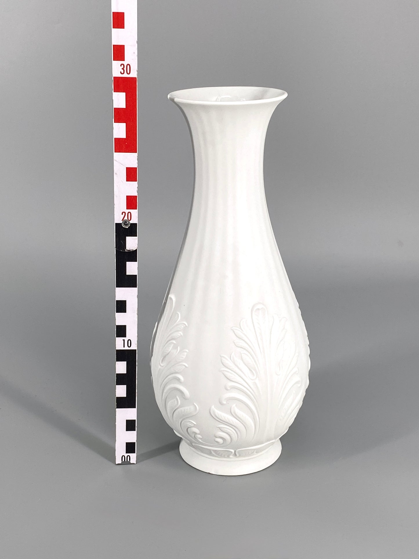 Blattrelief Vase aus Biskuitporzellan von Hutschenreuther, Deutschland, 60er