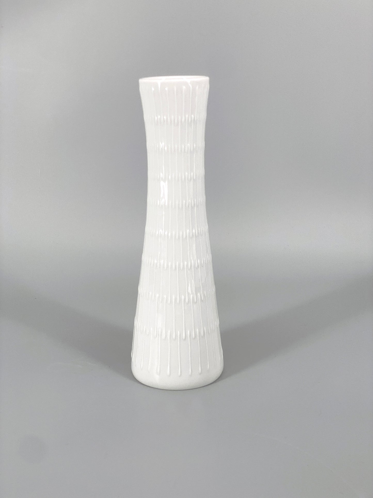 weiße Reliefvase "Apart" von Hans Achtziger für Hutschenreuther, Deutschland, 50er