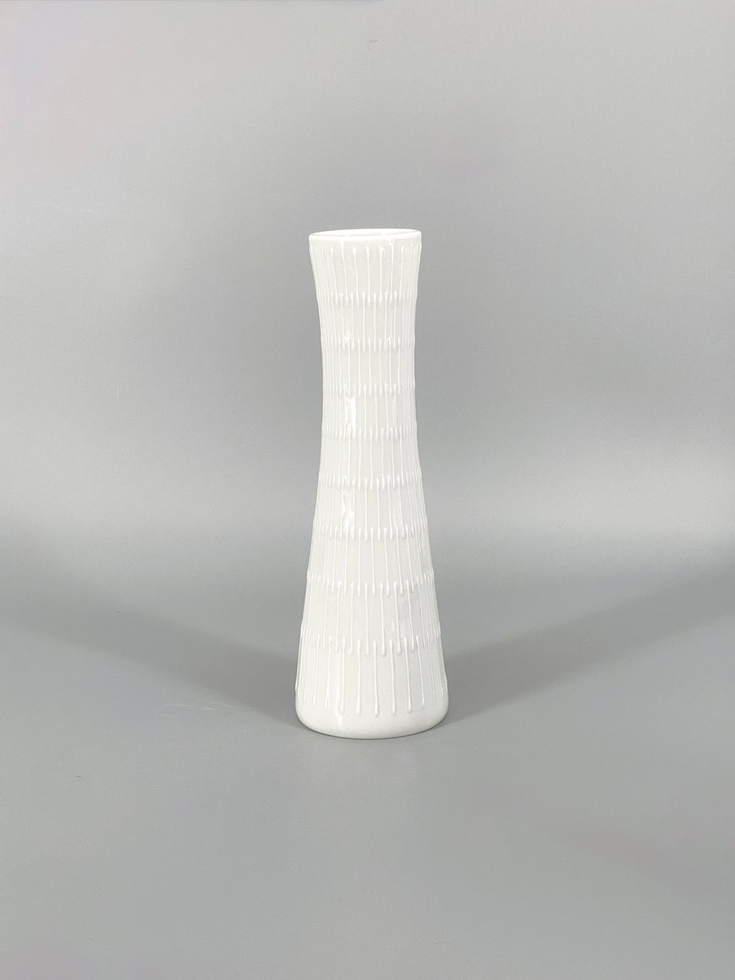 weiße Reliefvase "Apart" von Hans Achtziger für Hutschenreuther, Deutschland, 50er