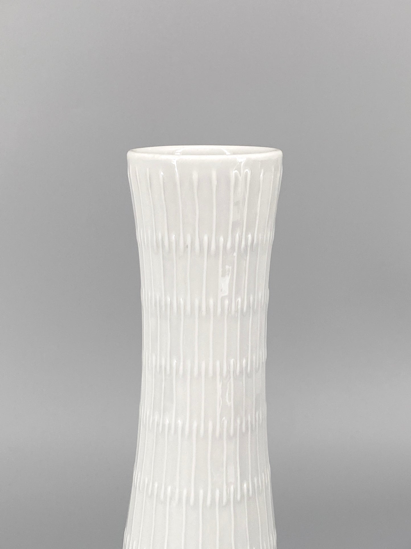 weiße Reliefvase "Apart" von Hans Achtziger für Hutschenreuther, Deutschland, 50er