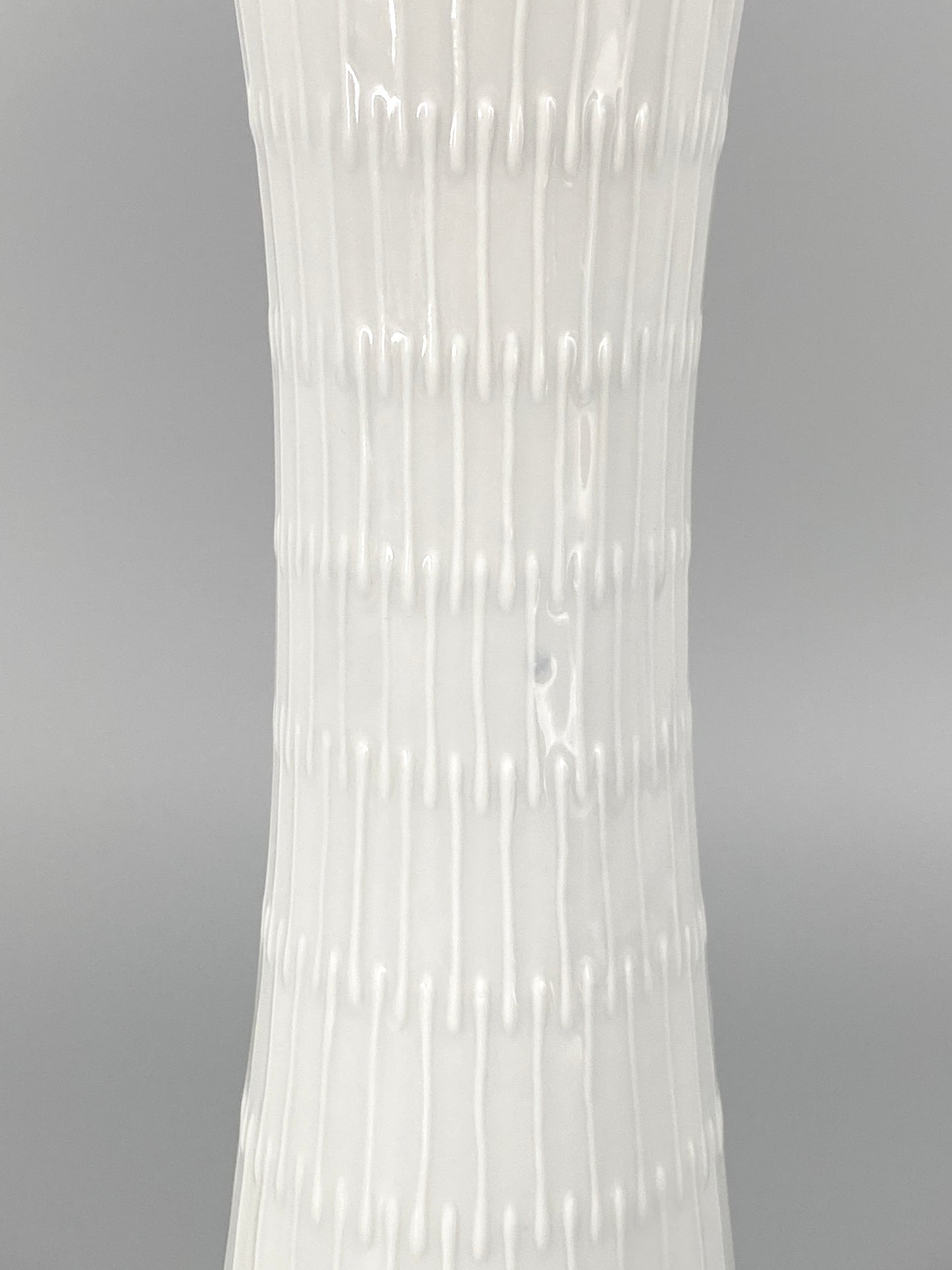 weiße Reliefvase "Apart" von Hans Achtziger für Hutschenreuther, Deutschland, 50er