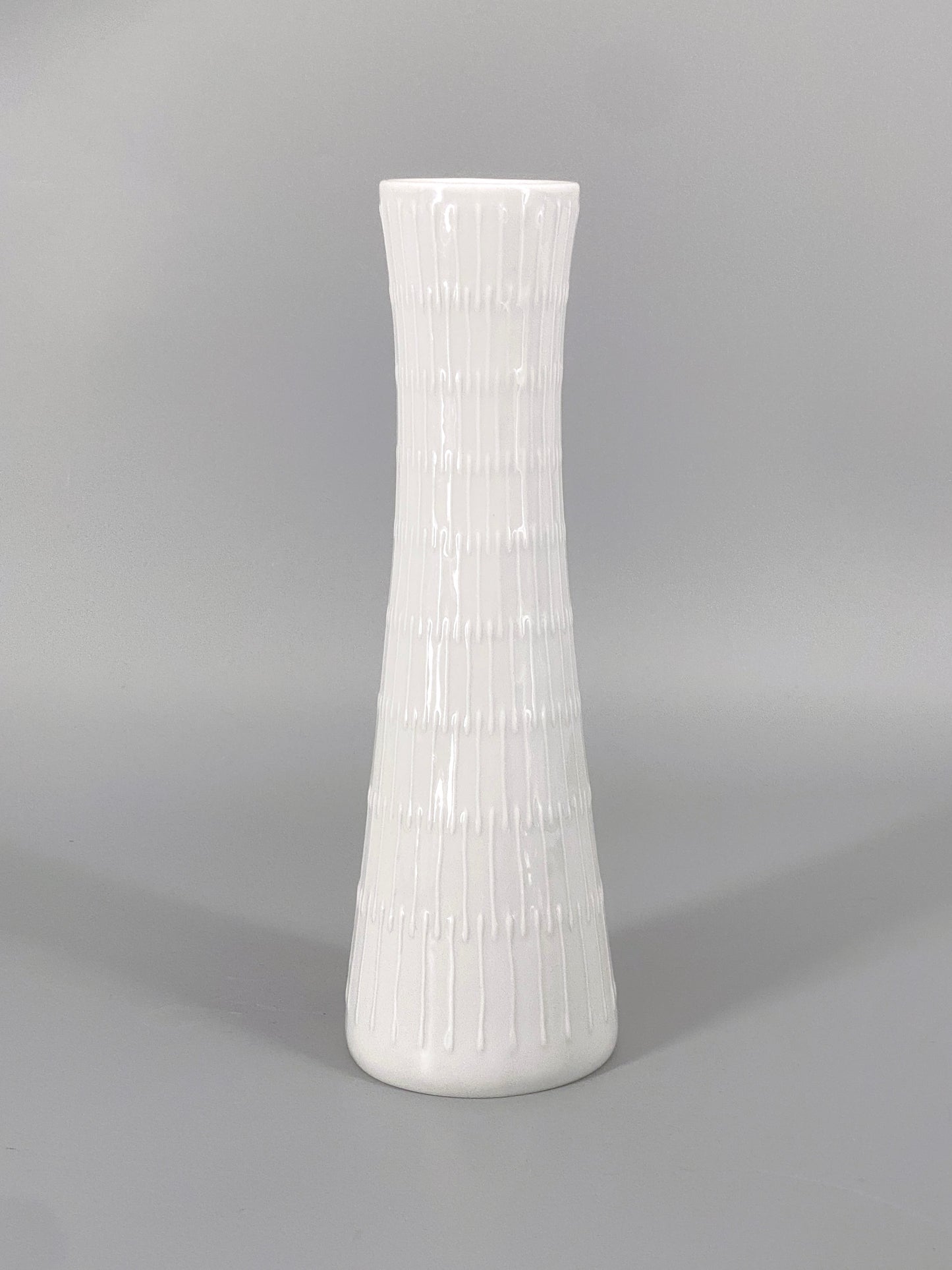 weiße Reliefvase "Apart" von Hans Achtziger für Hutschenreuther, Deutschland, 50er