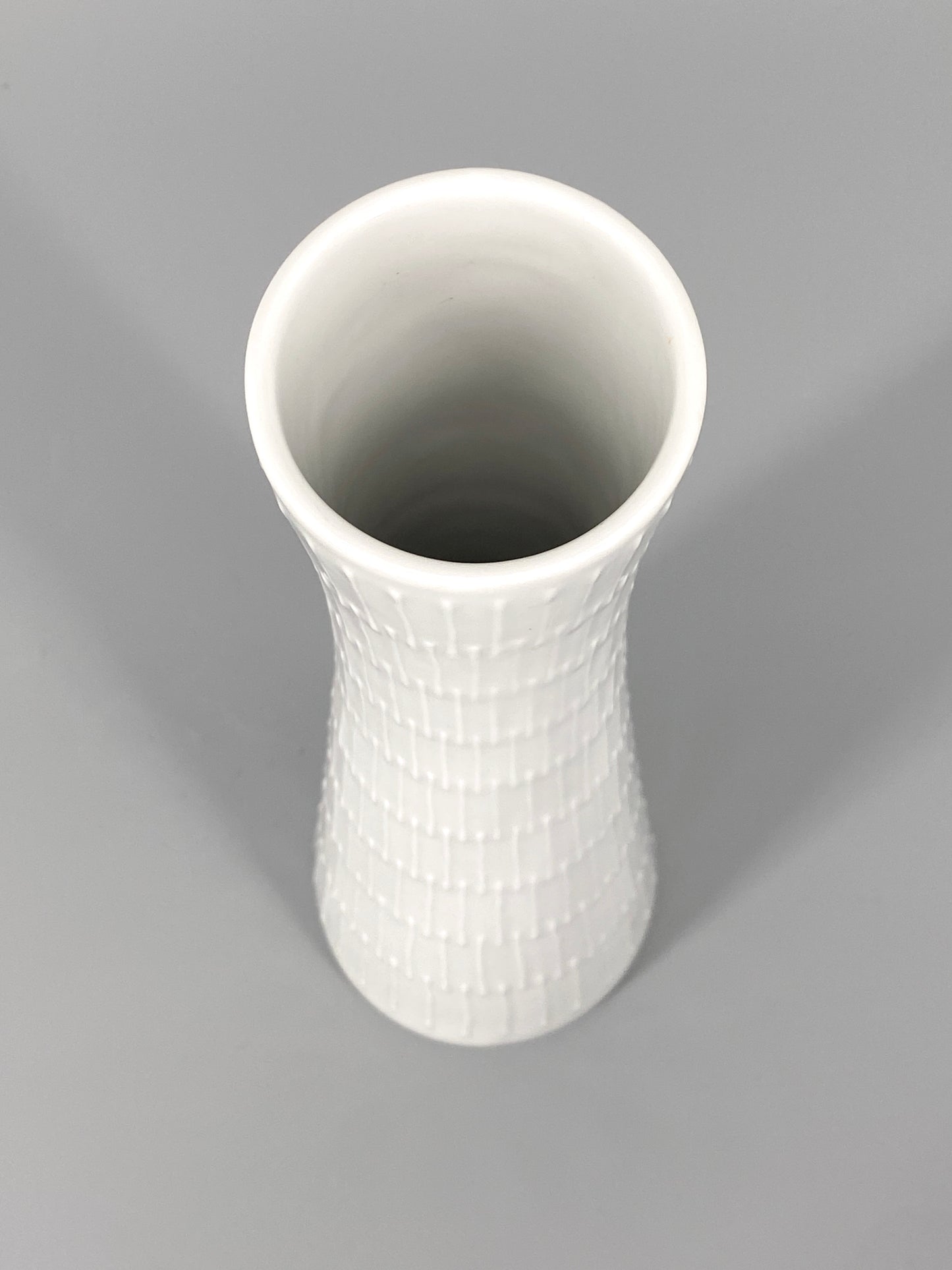 weiße Reliefvase "Apart" von Hans Achtziger für Hutschenreuther, Deutschland, 50er