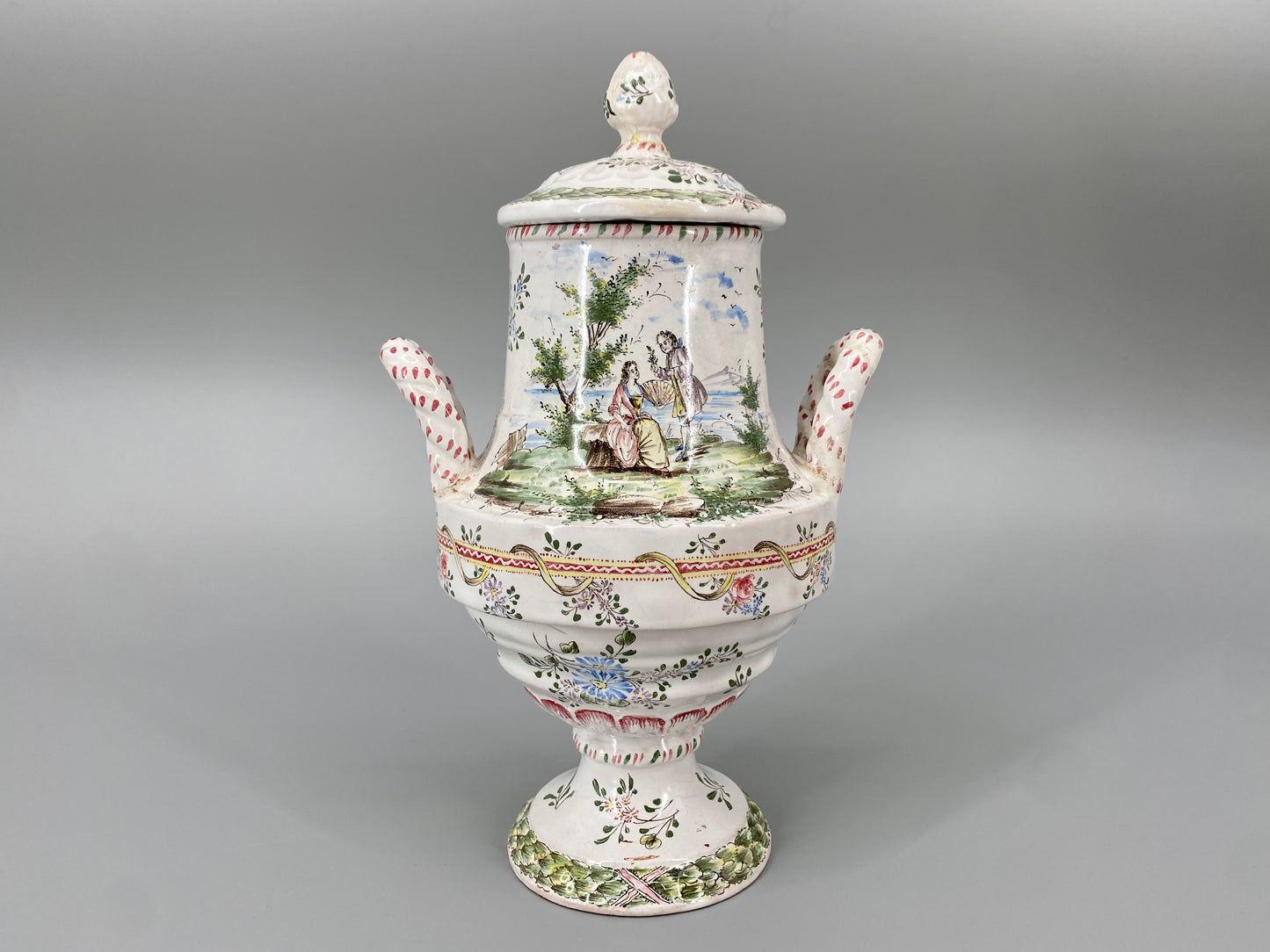 Florale Deckelvase im Rokoko-Stil, Frankreich, um 1900