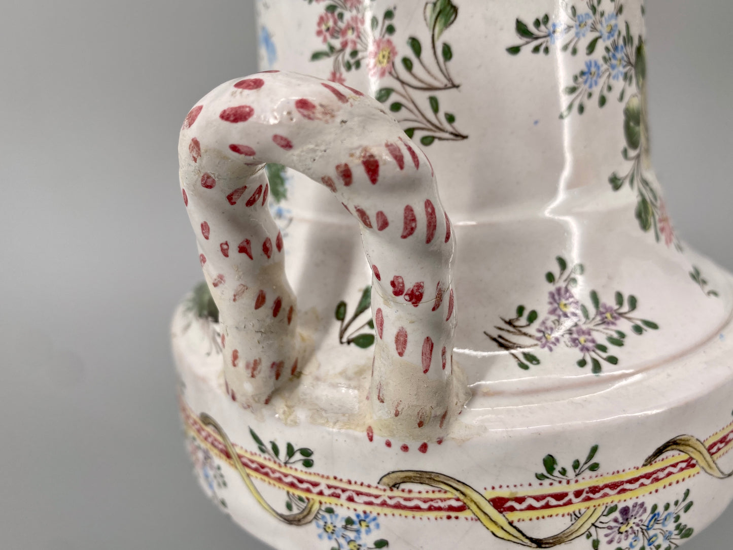 Florale Deckelvase im Rokoko-Stil, Frankreich, um 1900