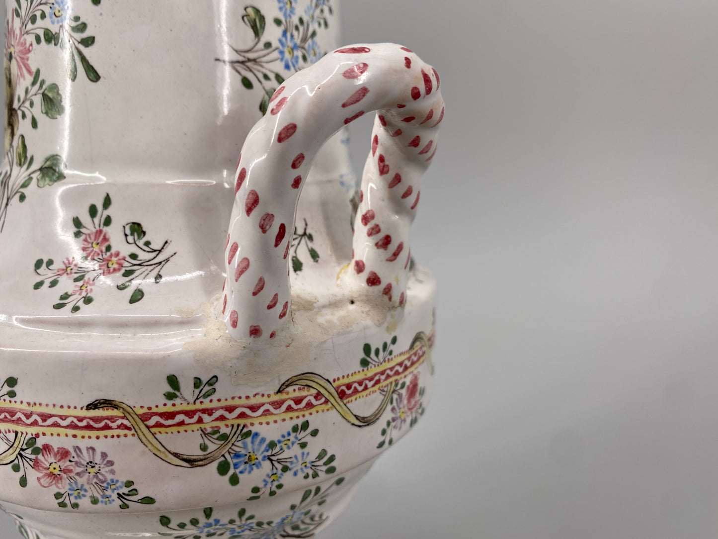 Florale Deckelvase im Rokoko-Stil, Frankreich, um 1900