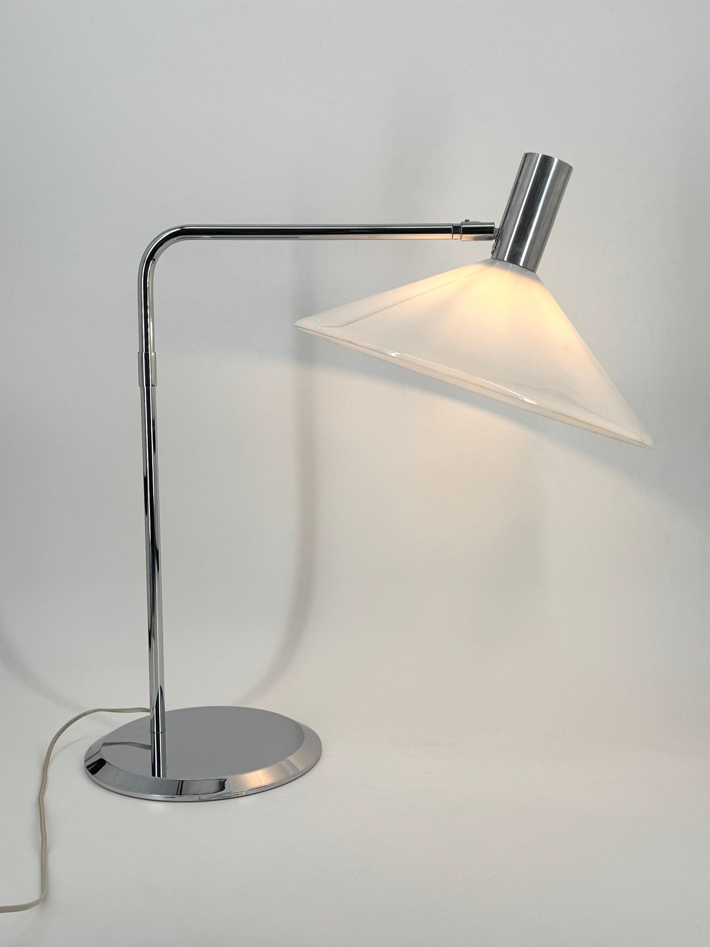 Chrom Tischlampe von Swiss Lamps International, Zürich