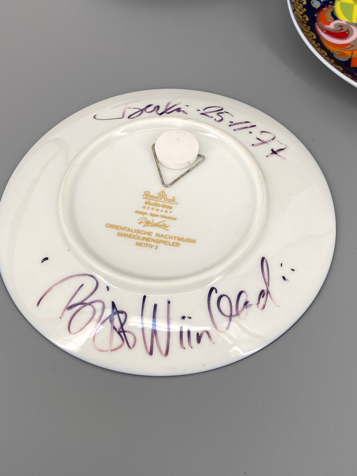 6 Wandteller aus Porzellan von Rosenthal, Entwurf von Bjørn Wiinblad, mit Signatur