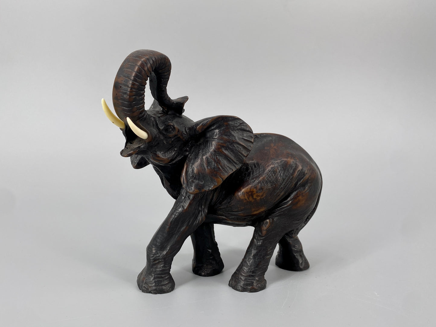 Elefantenfigur aus Kunstharz für Glück und Wohlstand, 1950er Jahre