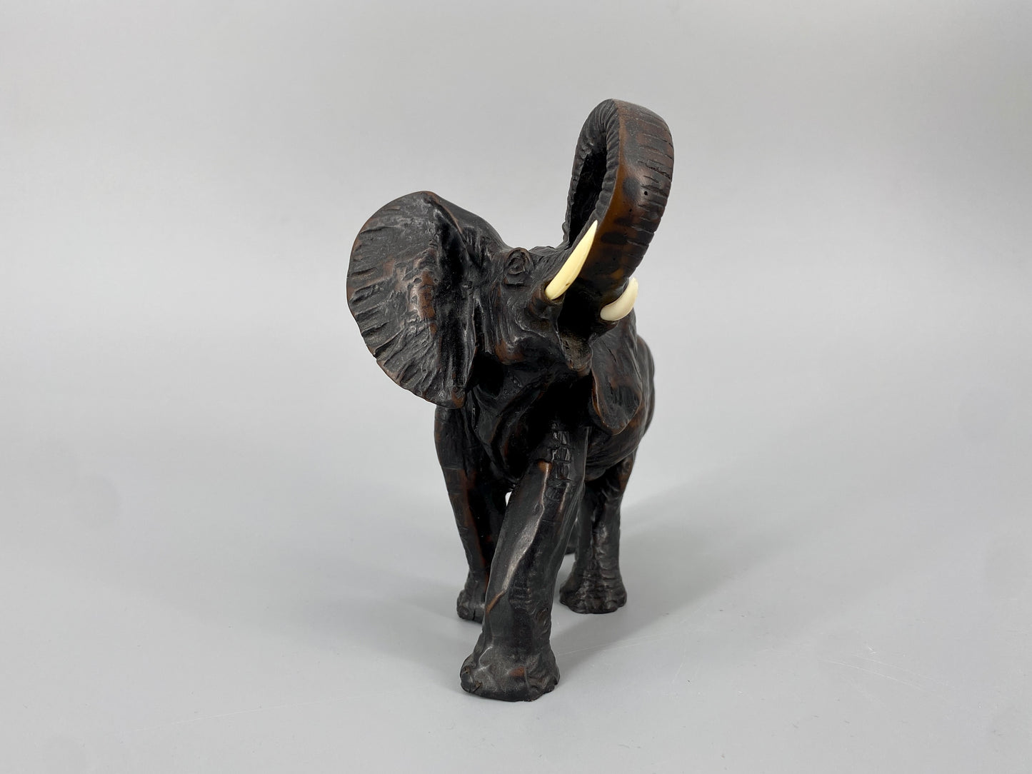 Elefantenfigur aus Kunstharz für Glück und Wohlstand, 1950er Jahre