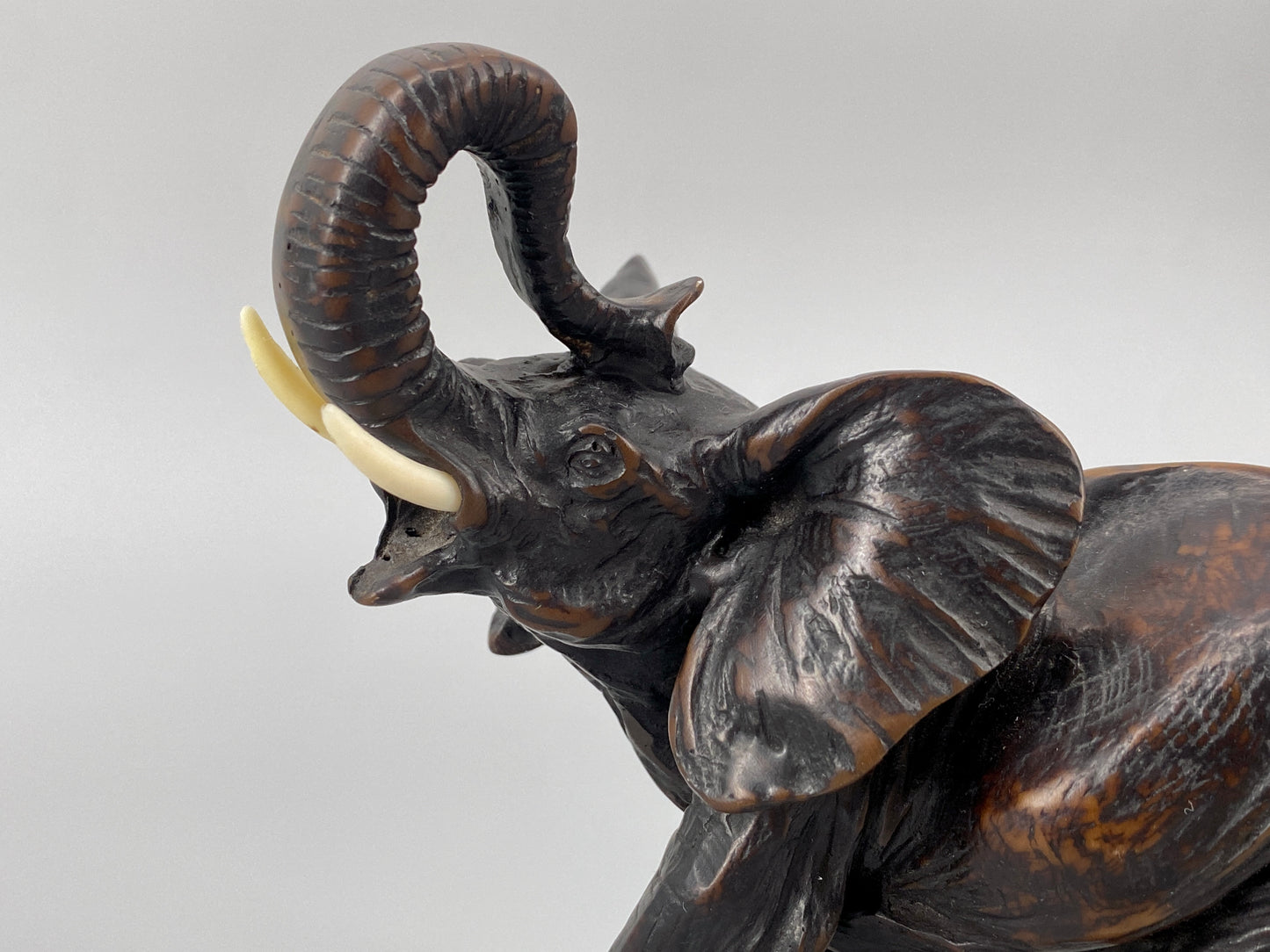 Elefantenfigur aus Kunstharz für Glück und Wohlstand, 1950er Jahre