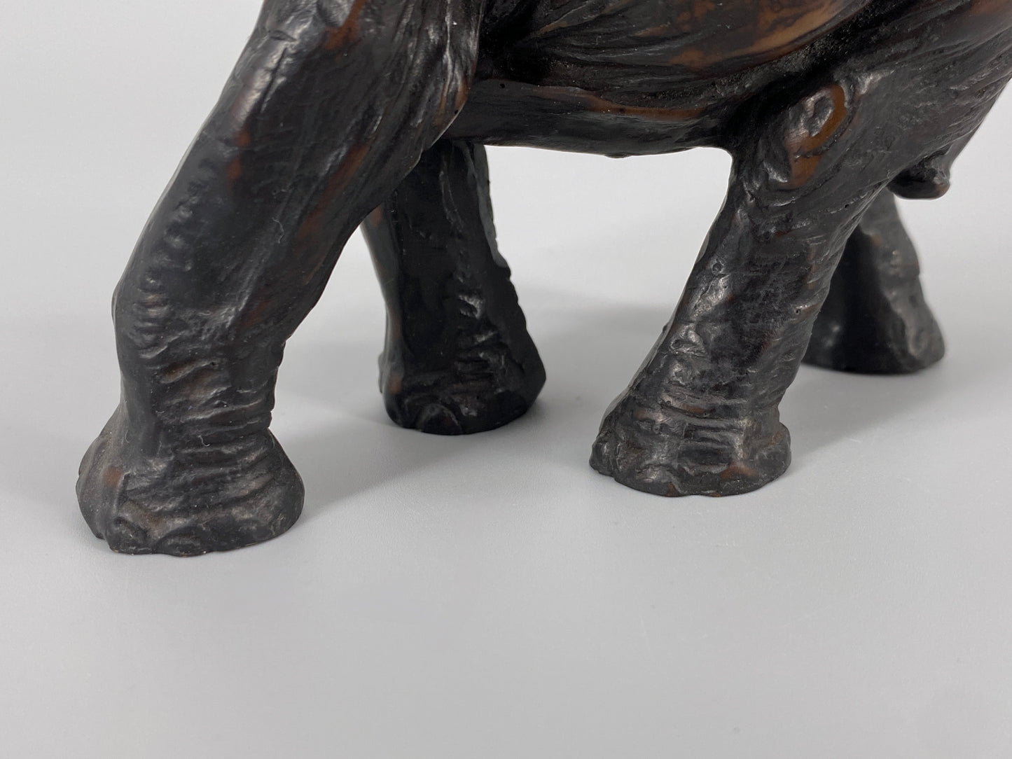 Elefantenfigur aus Kunstharz für Glück und Wohlstand, 1950er Jahre