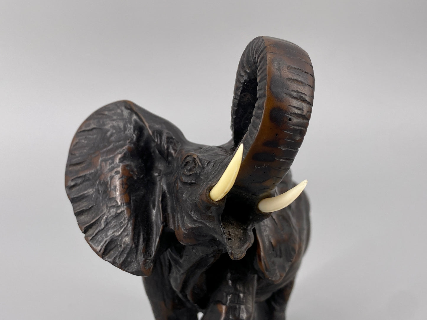 Elefantenfigur aus Kunstharz für Glück und Wohlstand, 1950er Jahre