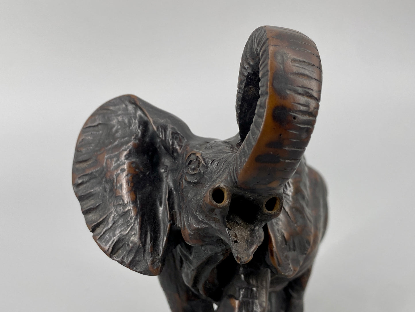 Elefantenfigur aus Kunstharz für Glück und Wohlstand, 1950er Jahre