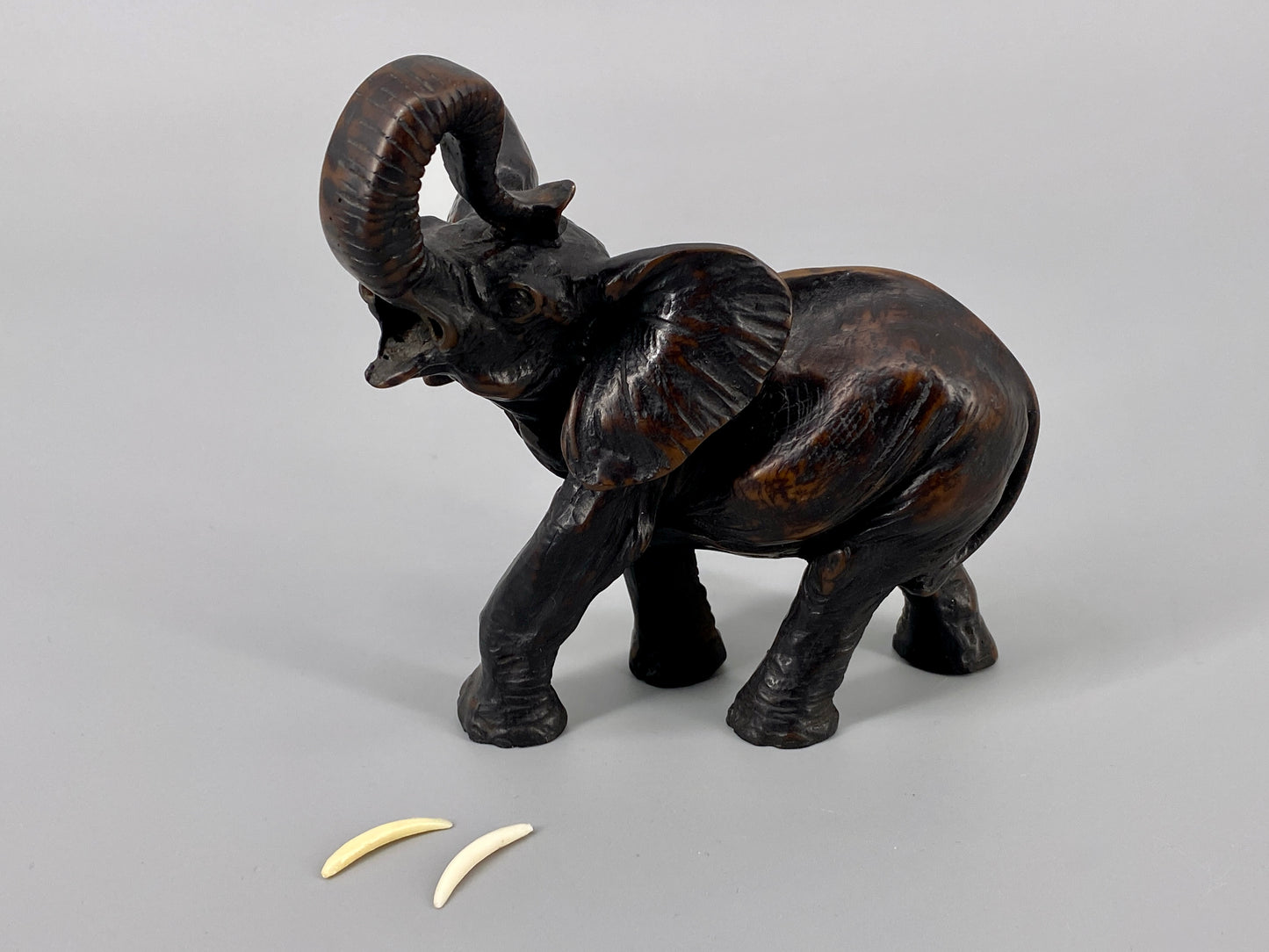 Elefantenfigur aus Kunstharz für Glück und Wohlstand, 1950er Jahre