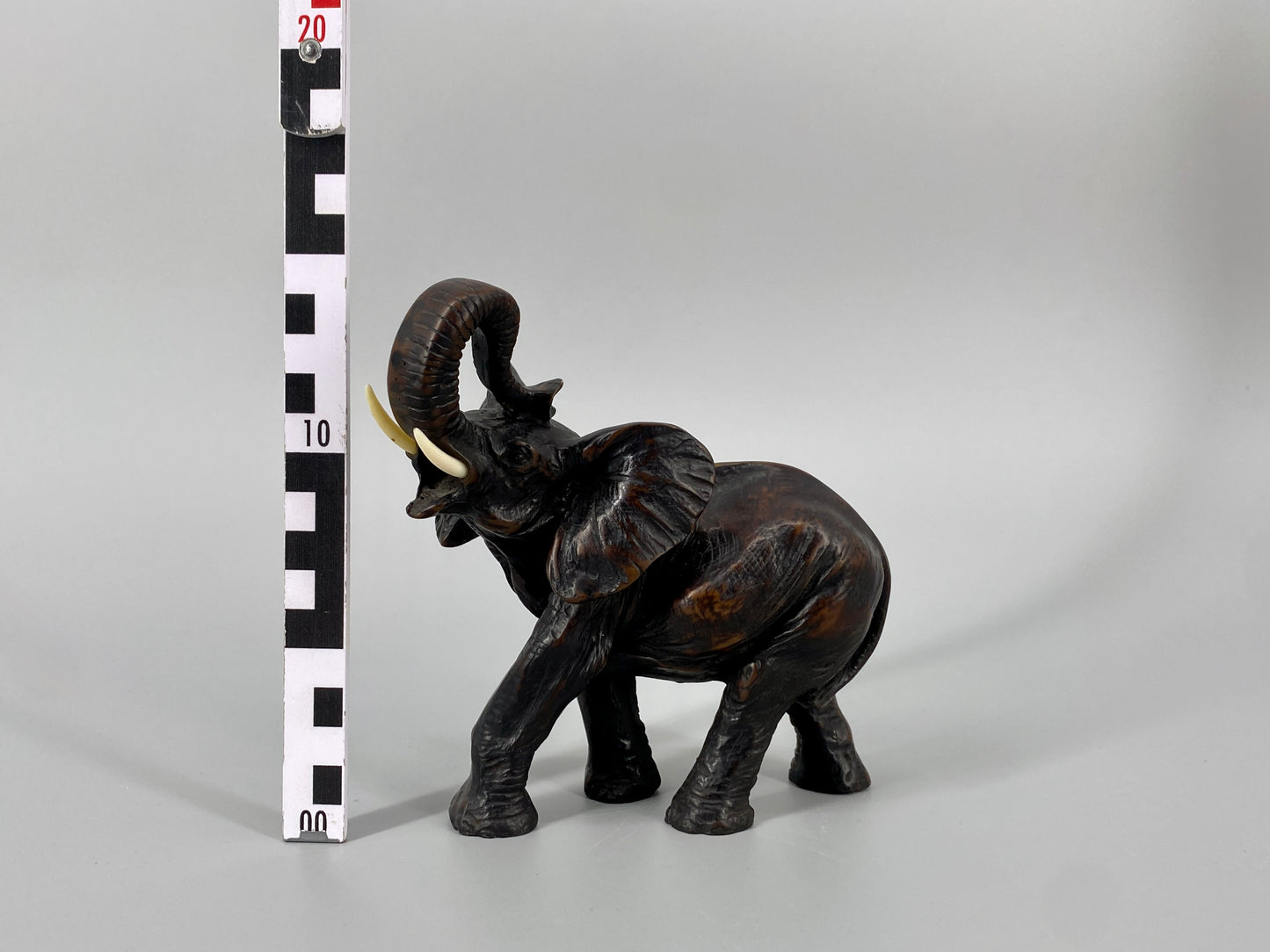 Elefantenfigur aus Kunstharz für Glück und Wohlstand, 1950er Jahre